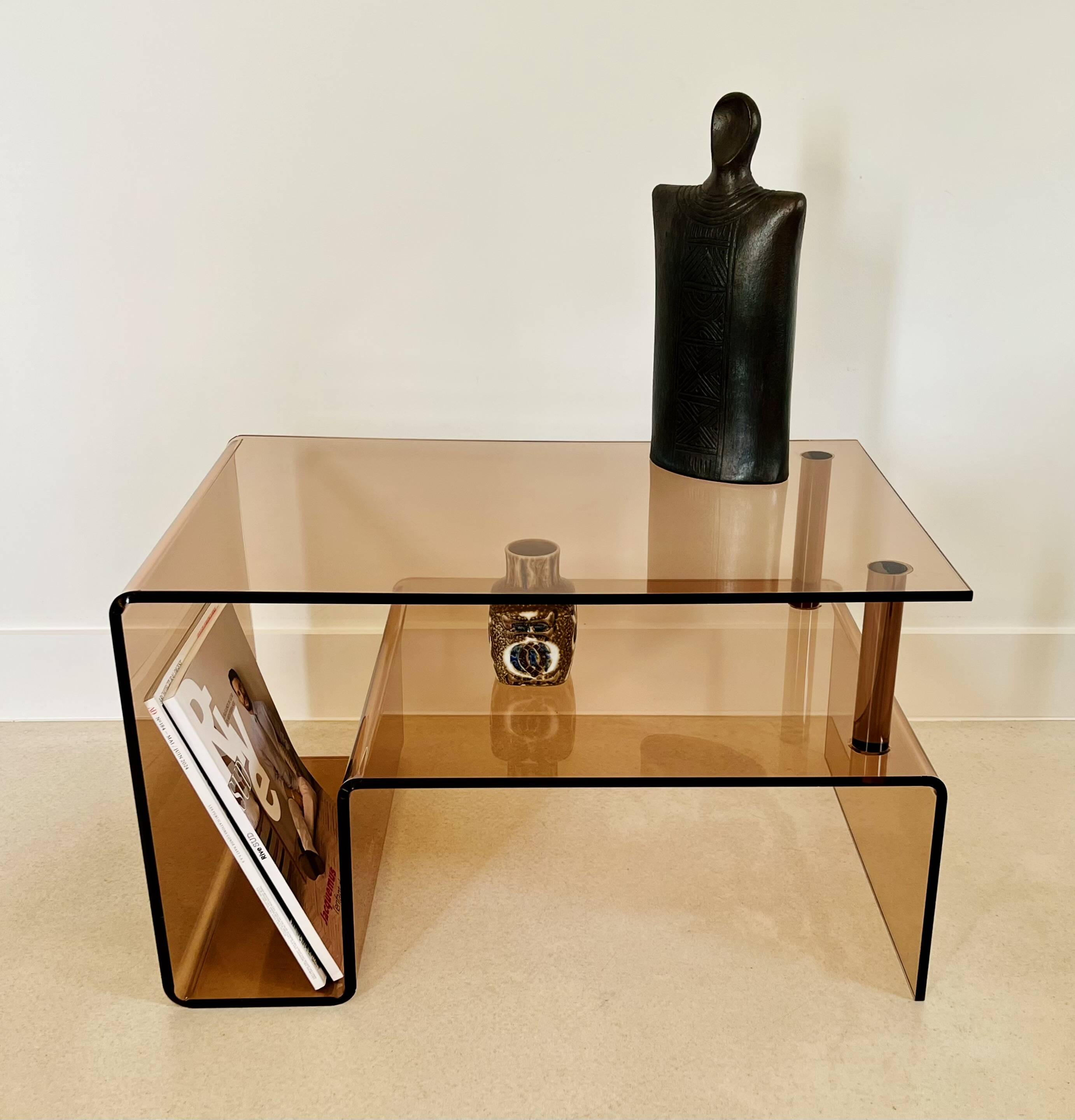 Table basse en altuglas par Michel Dumas, France années 70