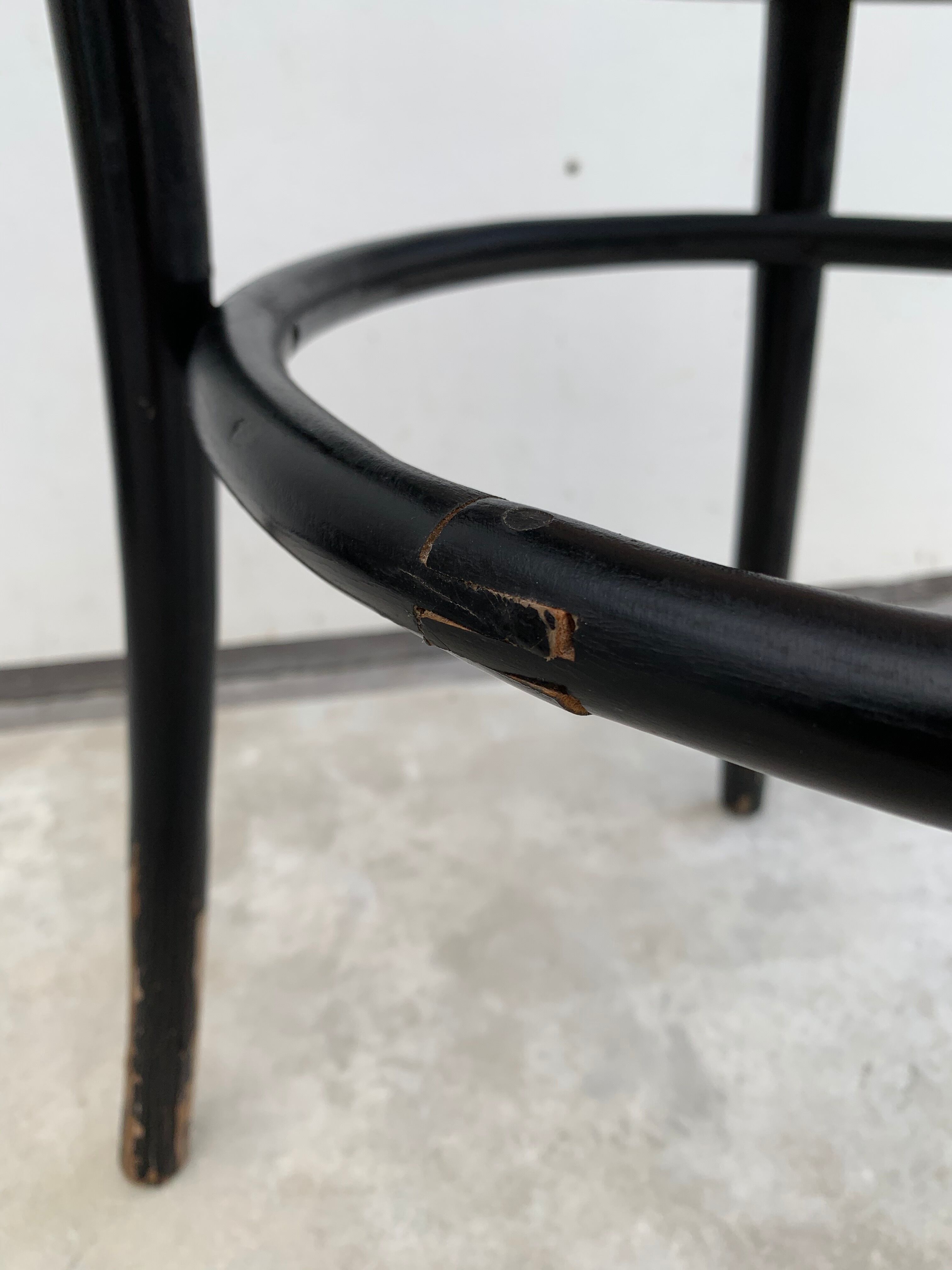 Tuna chair model 1018 in black curved wood and canning 1930