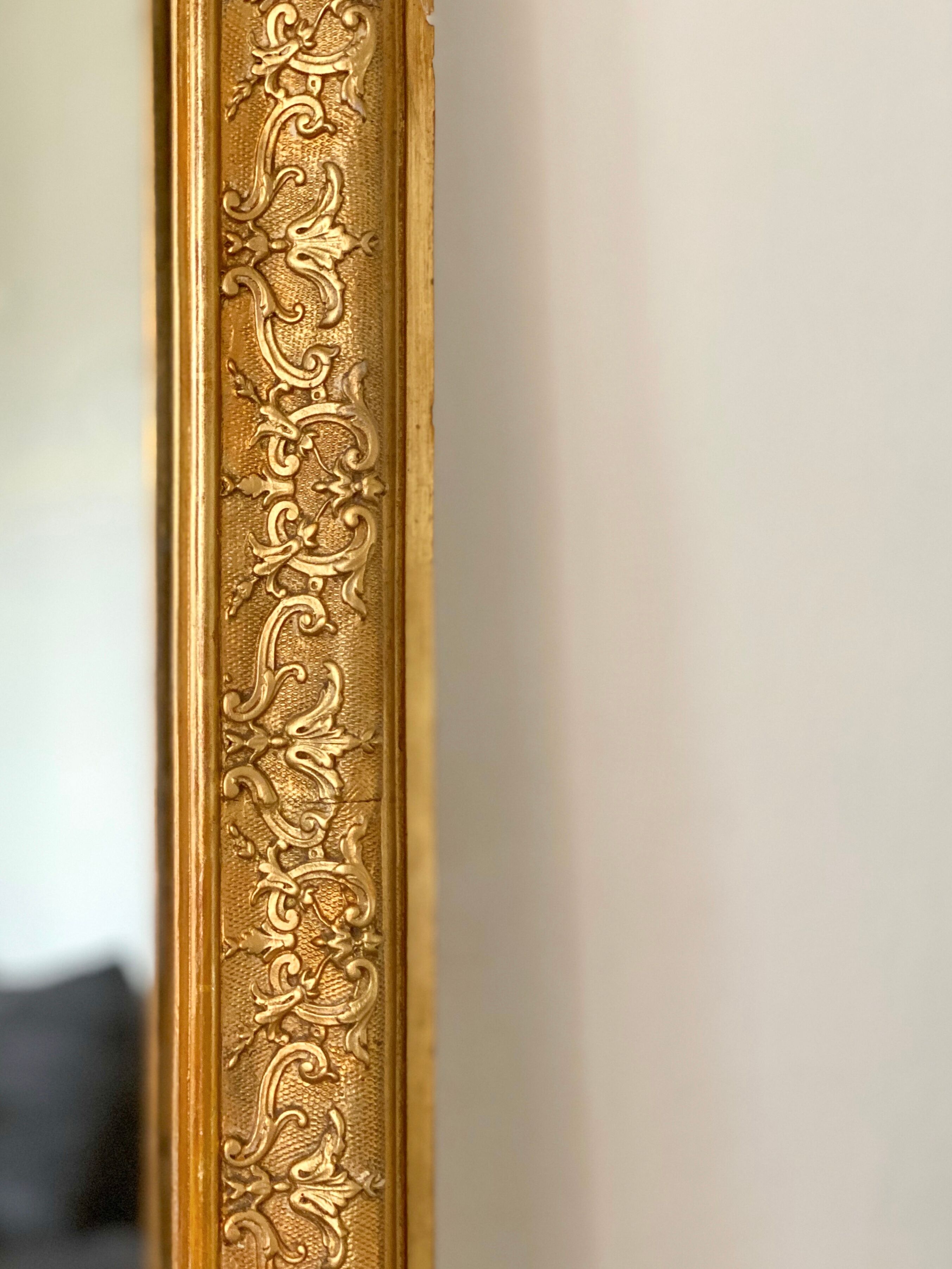 Miroir ancien Louis Philippe doré à fronton