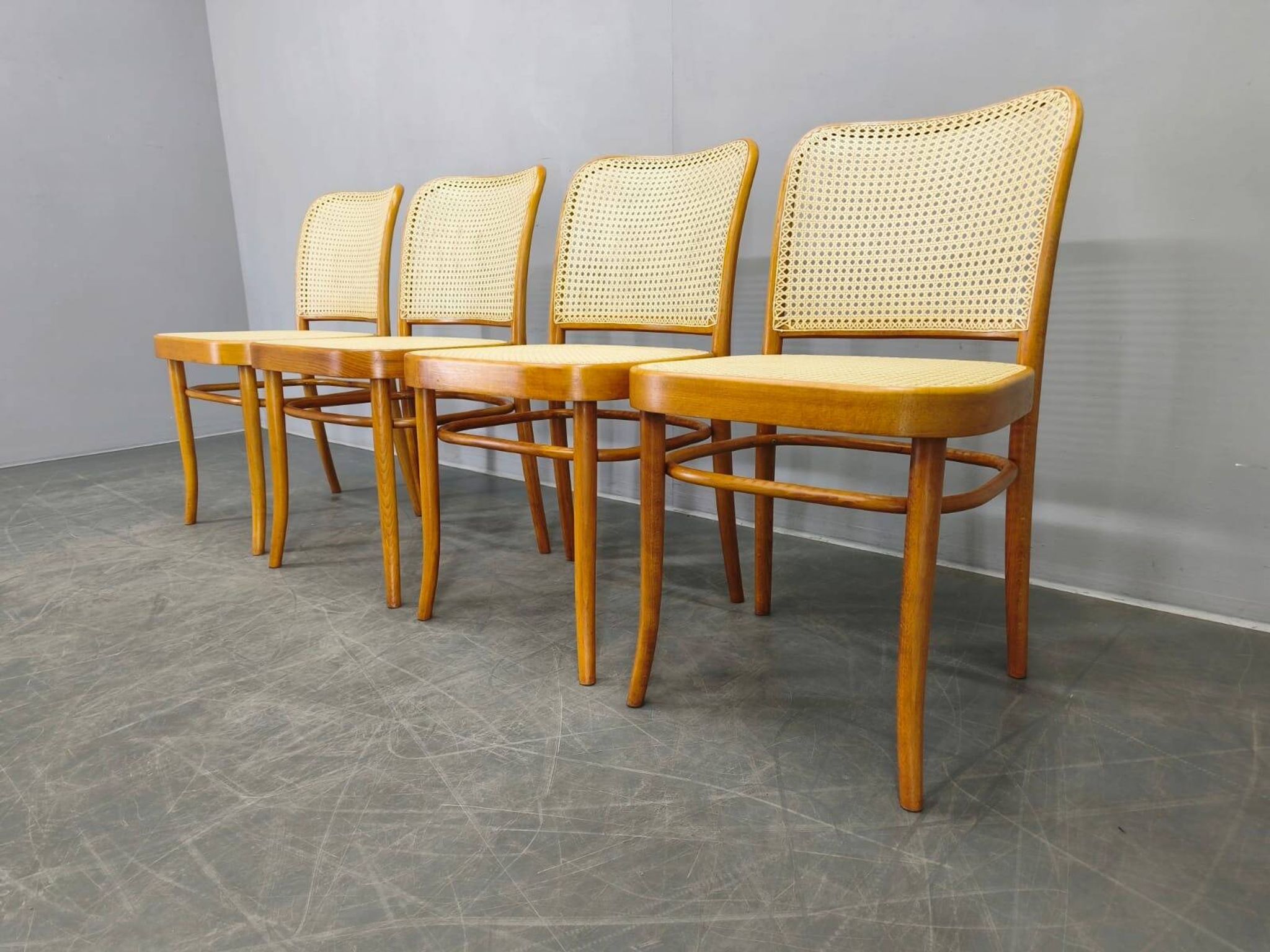 Ensemble de 4 Chaises en Bois Cintré No. 811 après Hoffmann, années 1990