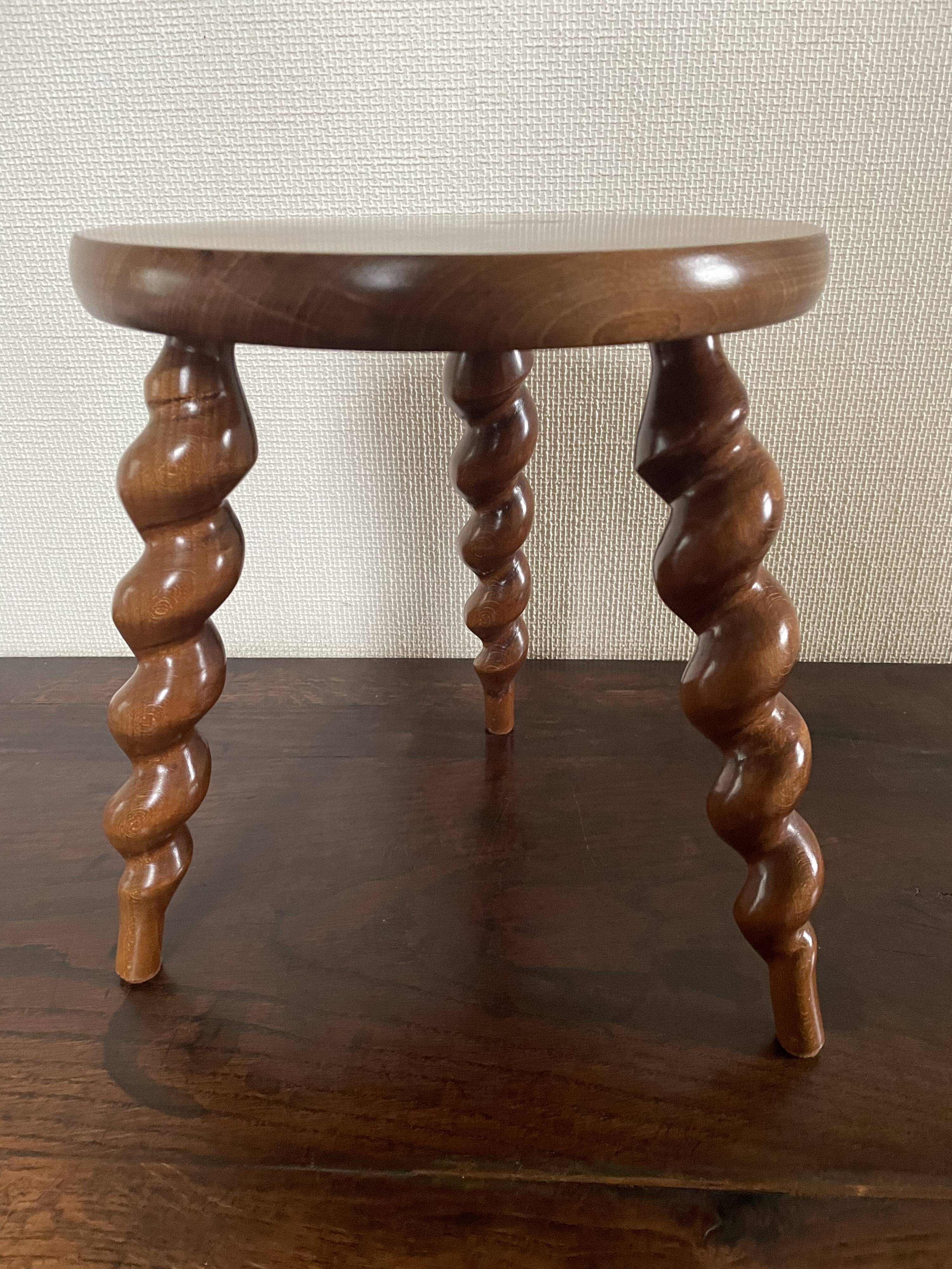 Tabouret tripode