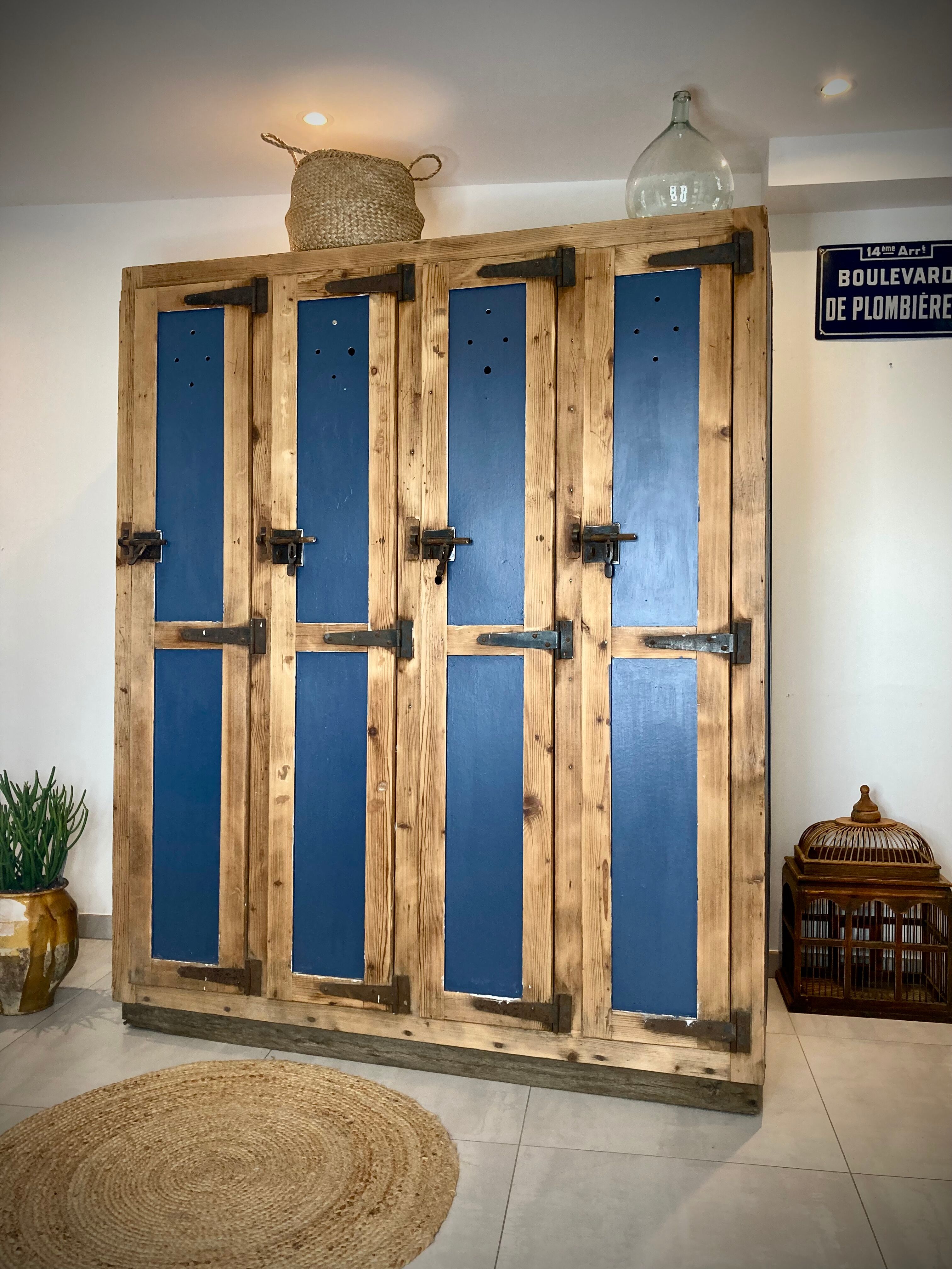 Old wooden cloakroom 4 doors