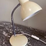 Articulated desk lamp