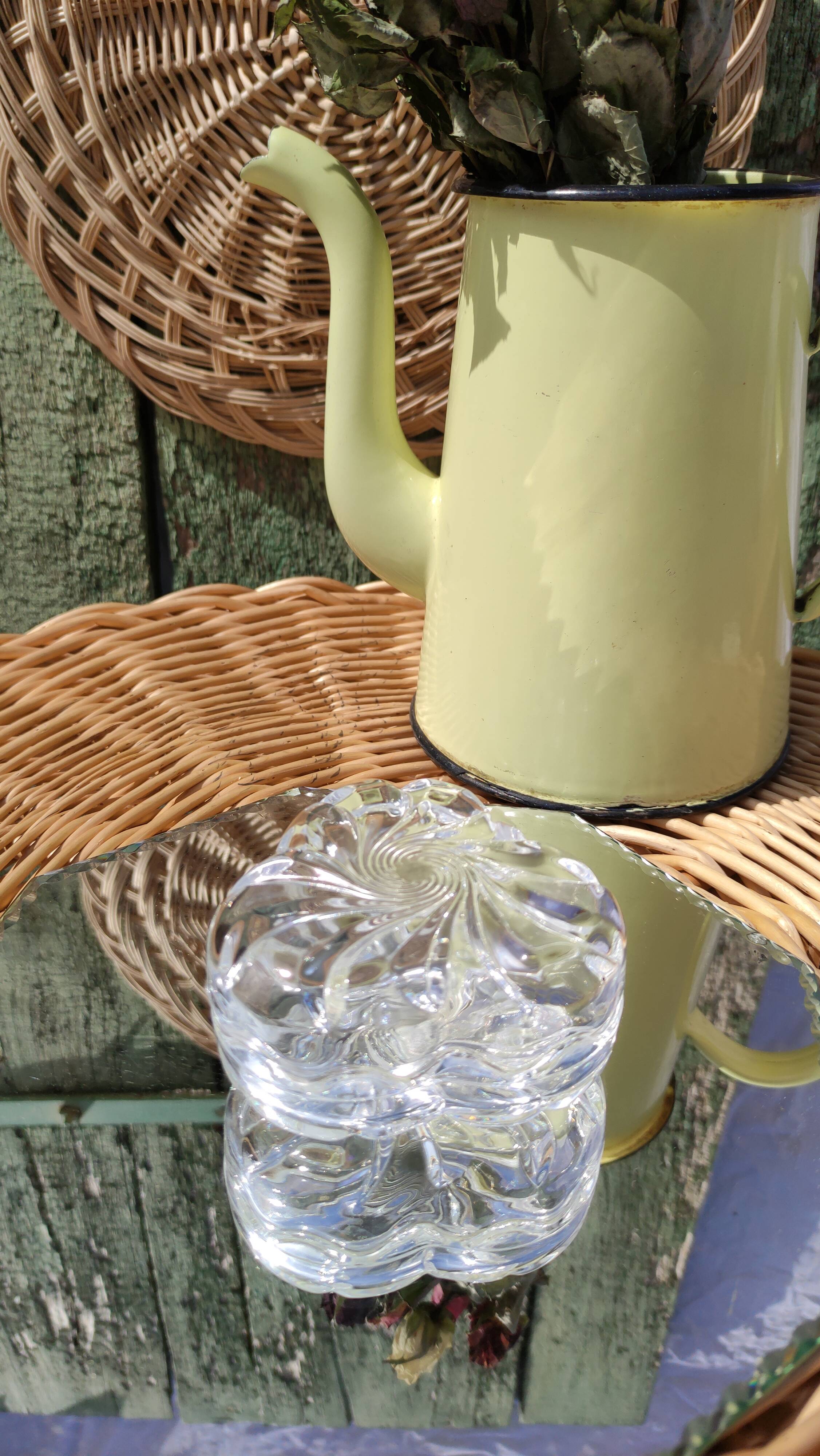 Thick and chiseled glass box