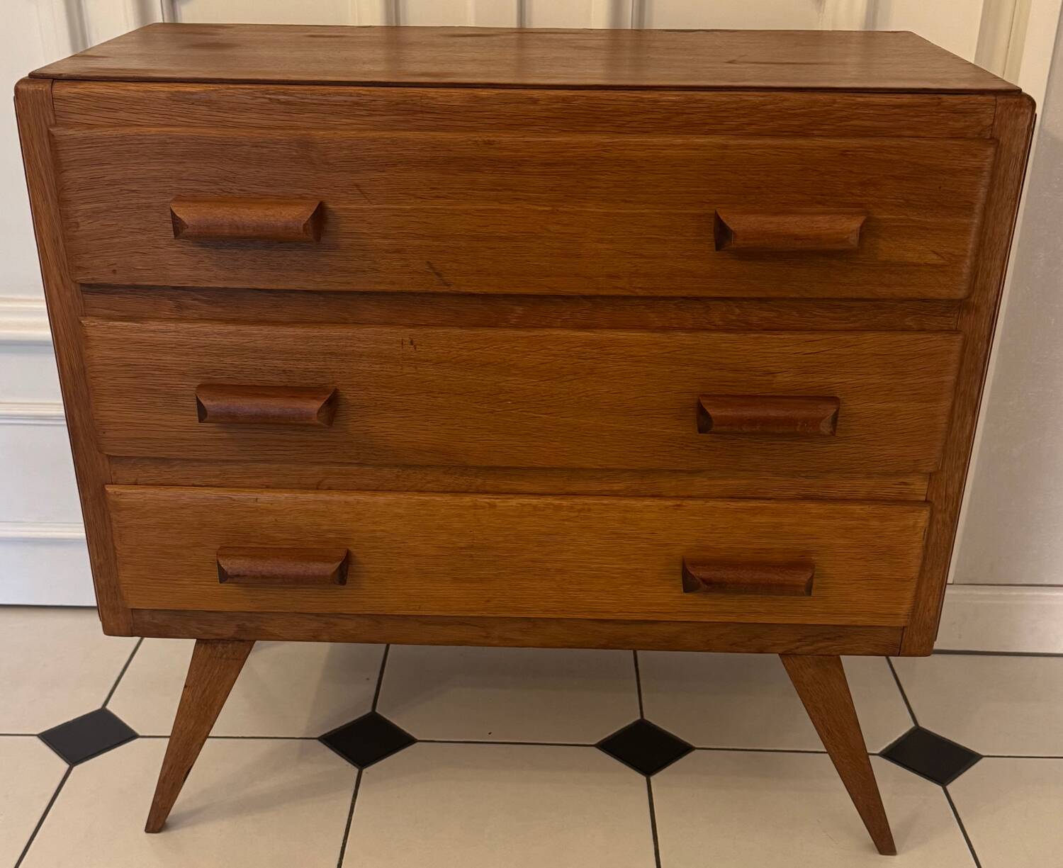 Commode vintage pied compas