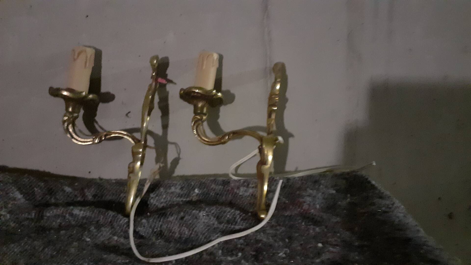 Lot of vintage gold-plated bronze suspensions and wall lights.