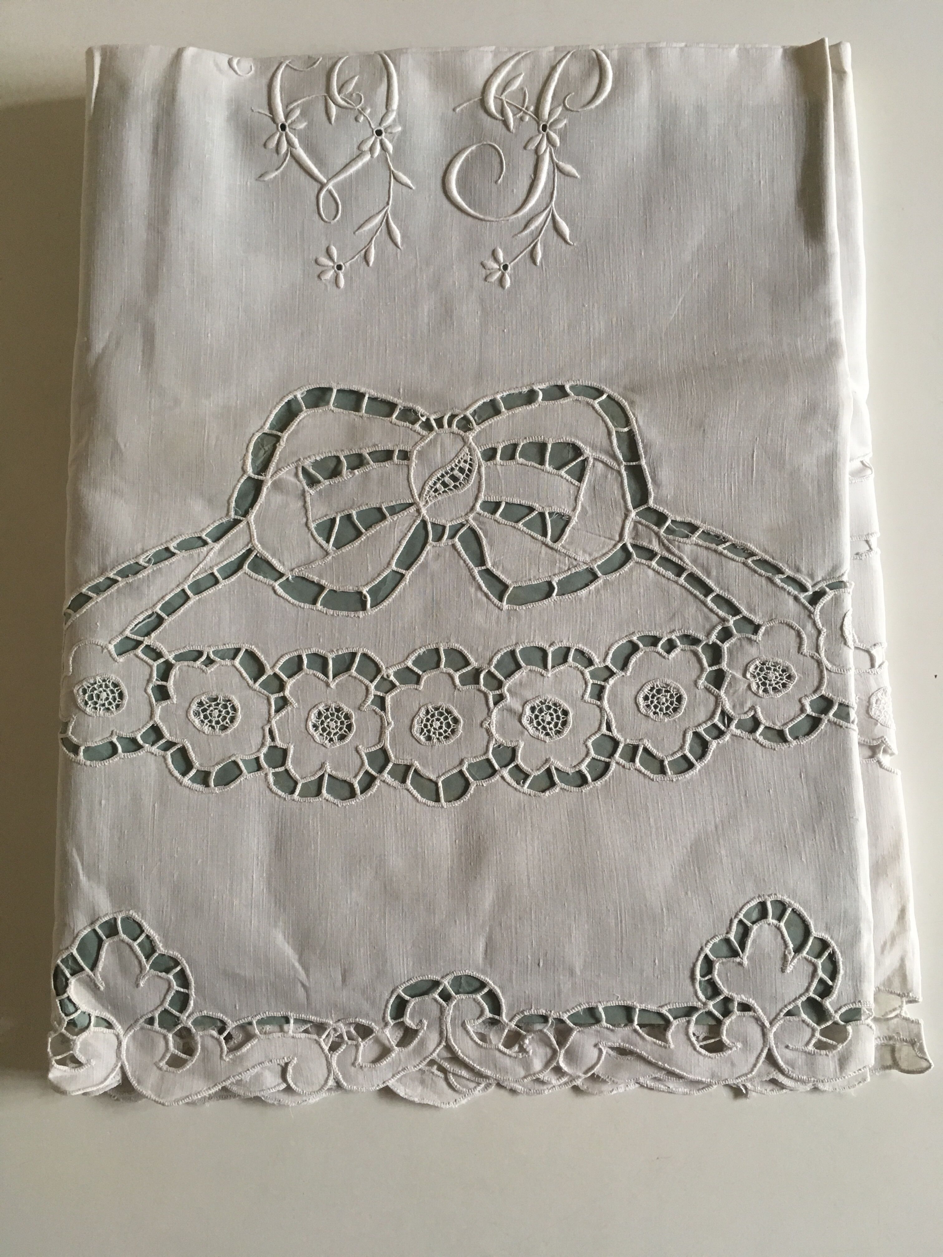 Sheet and pillowcases embroidered linen Richelieu old Castle