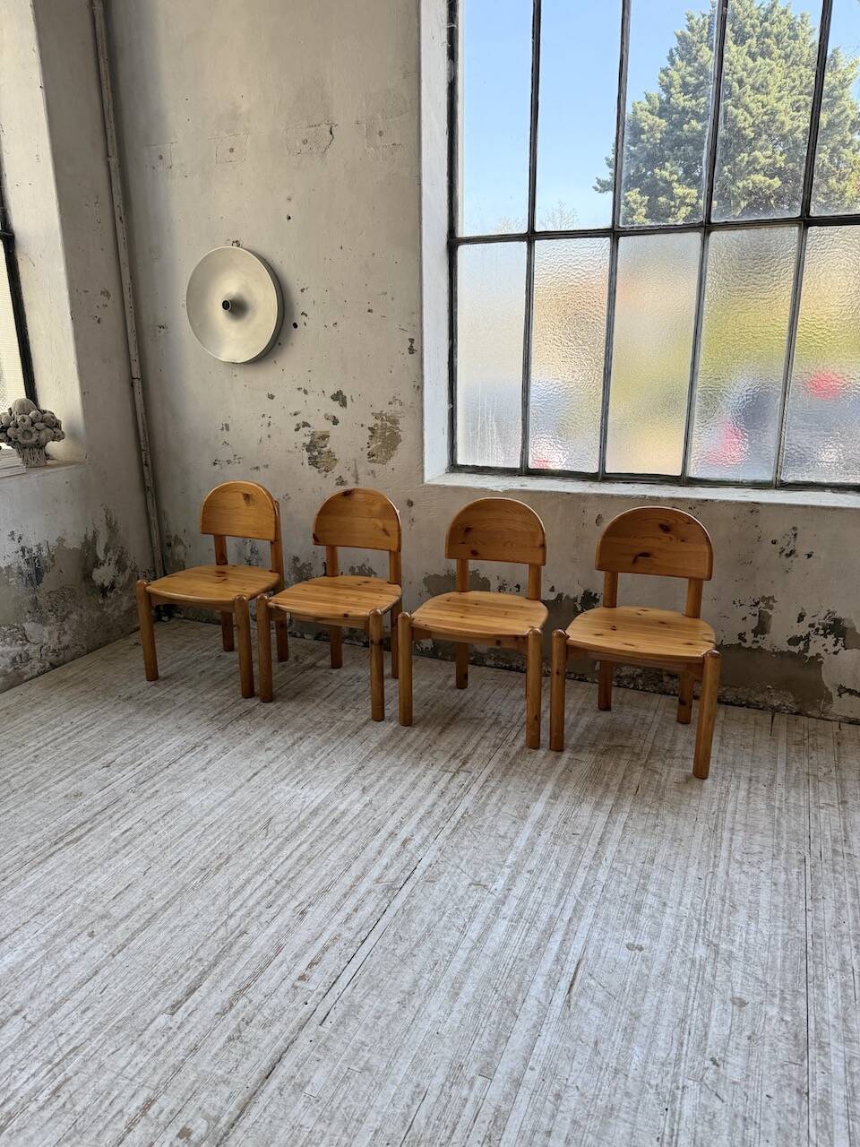 Set of 4 Daumiller pine chairs