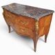 Commode en bois de plaquage, marbre et bronze - Style Louis XV.