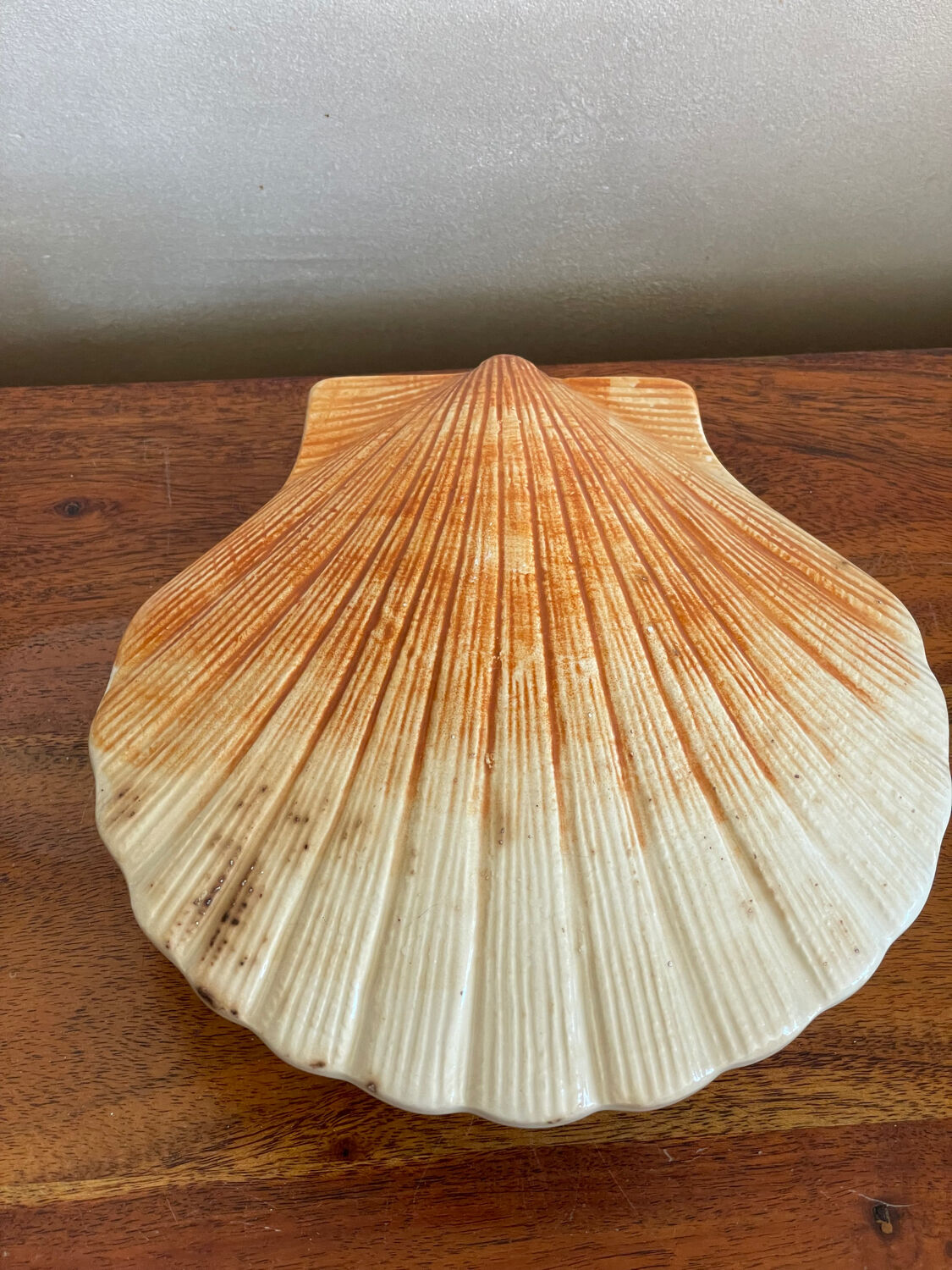 Ceramic scallop shell