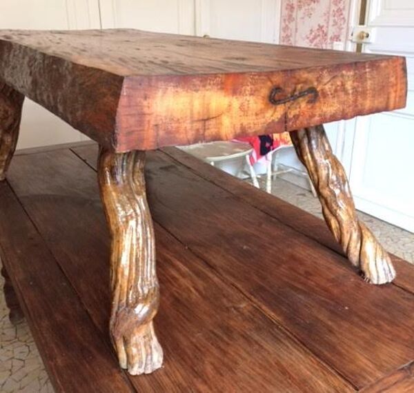 Table basse en bois brut tropical