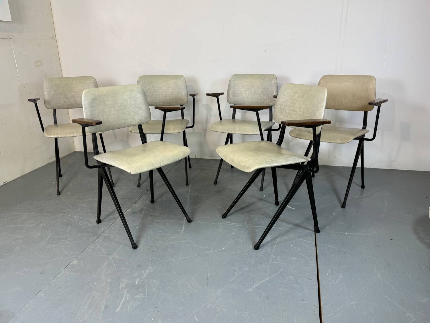 6 chaises industrielles en acier de style Mid-Century avec accoudoirs en bois de Marko