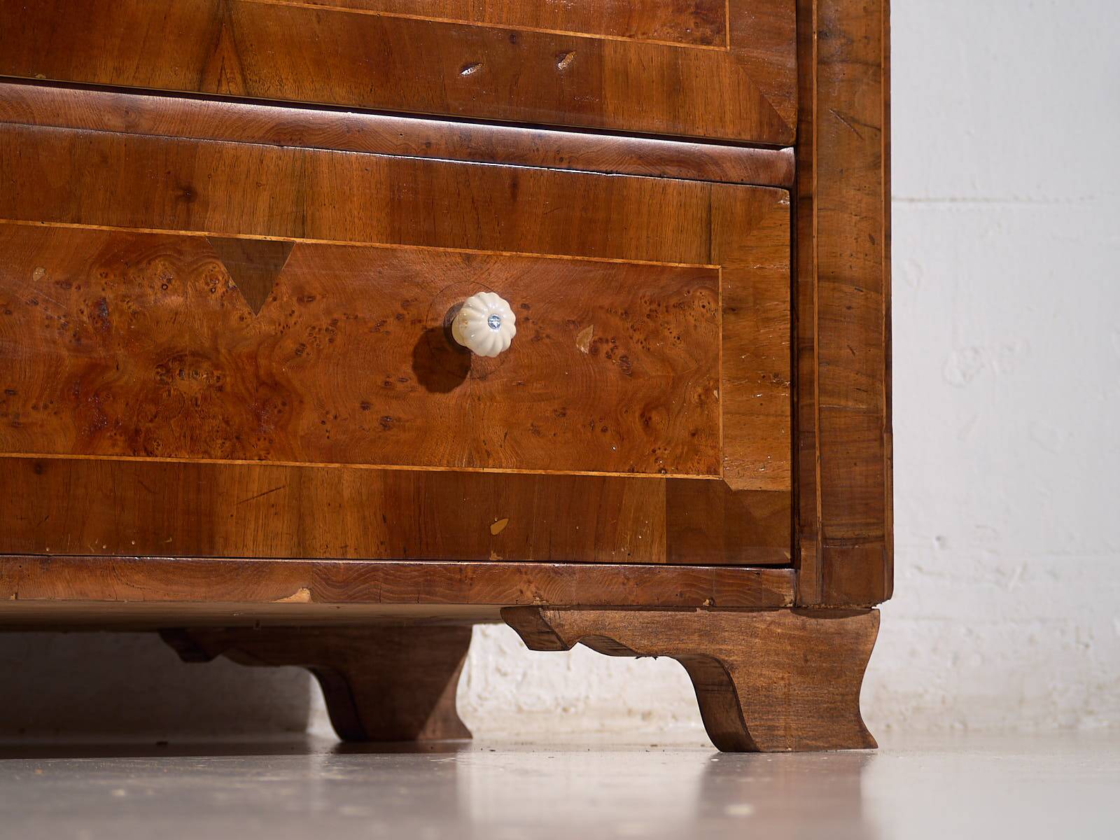 Antique Biedermeier chest of drawers with three drawers (circa 1850)