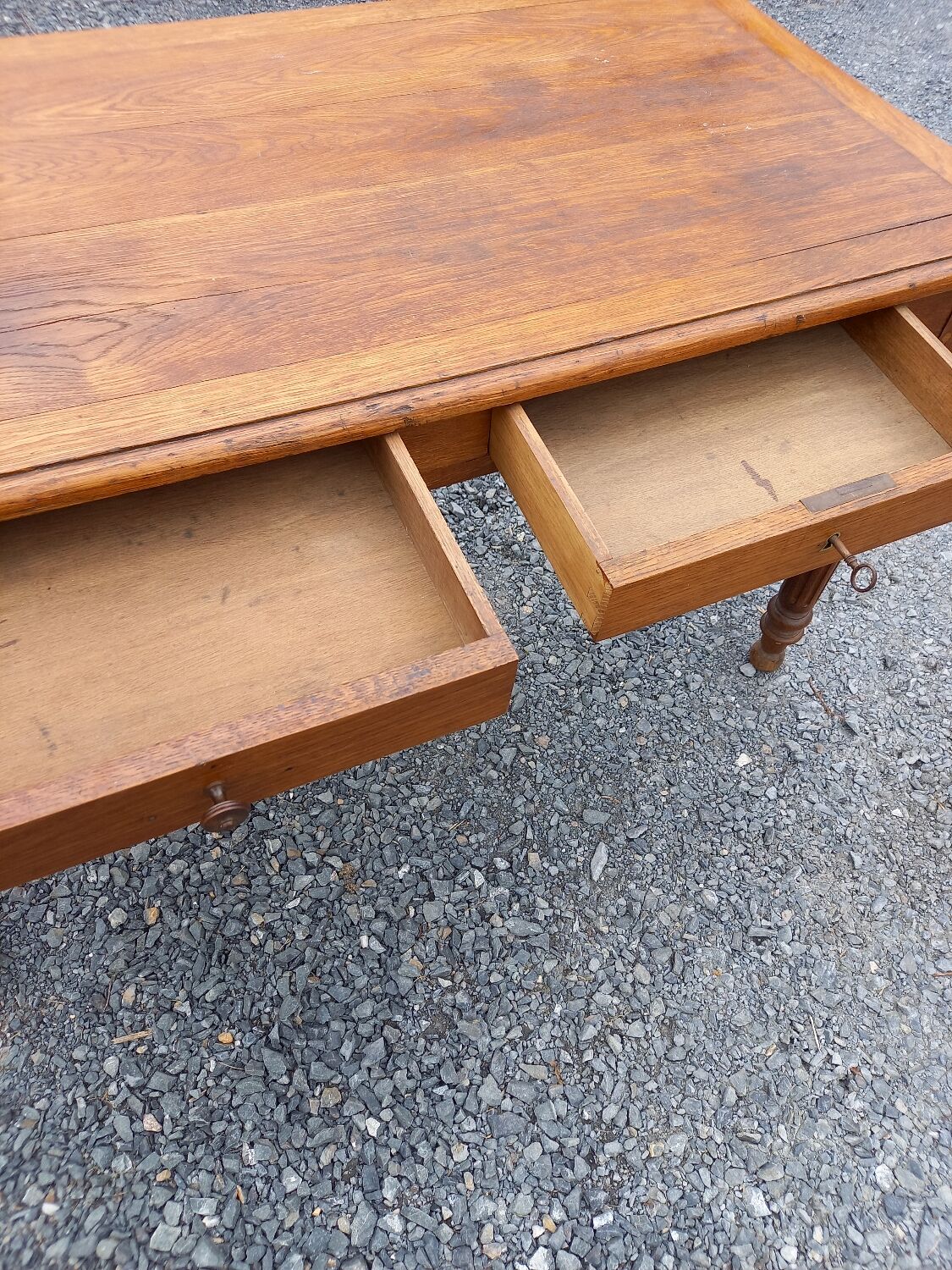 Old oak table or desk 2 drawers