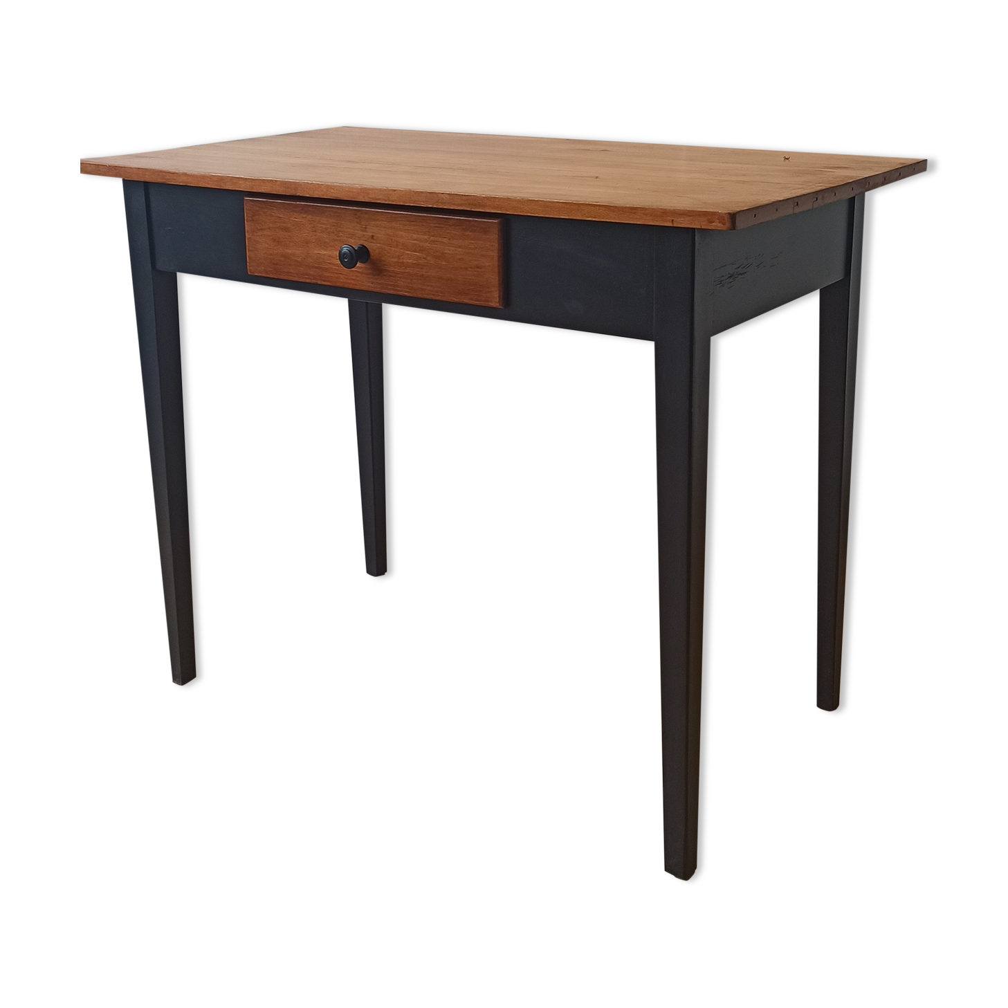 Minimalist kitchen table