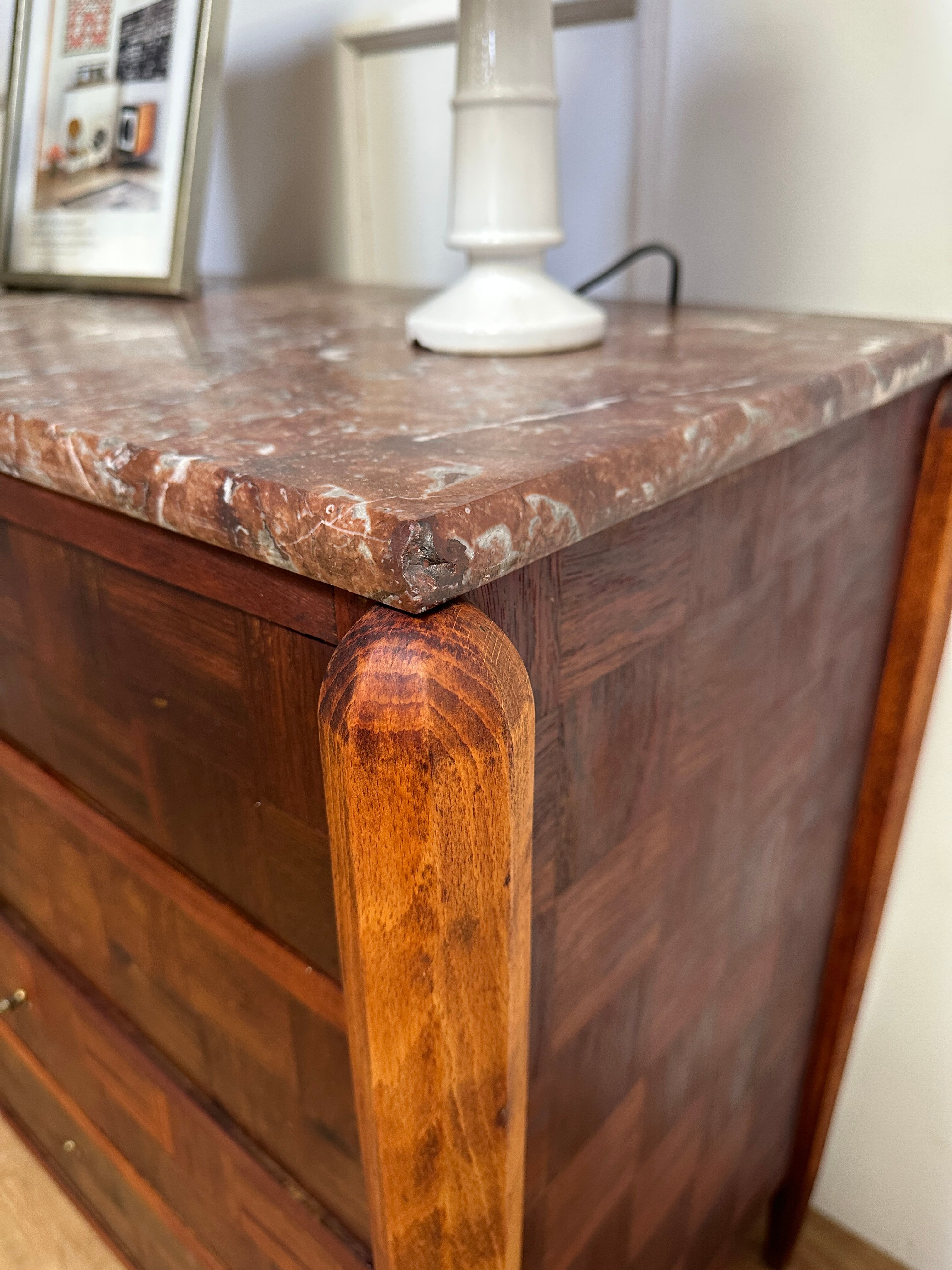 Commode vintage plateau marbre rouge
