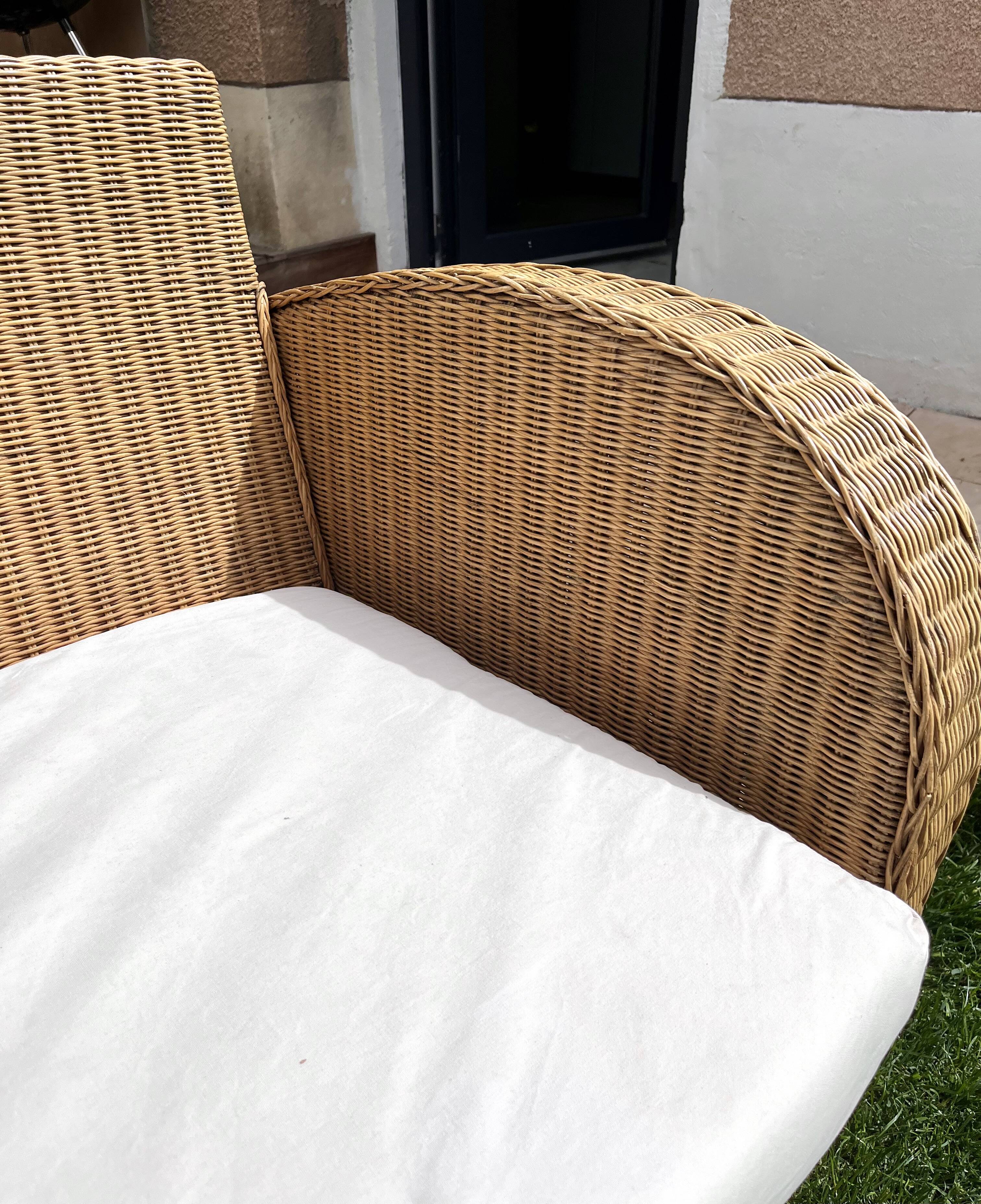 Rattan/wicker bench