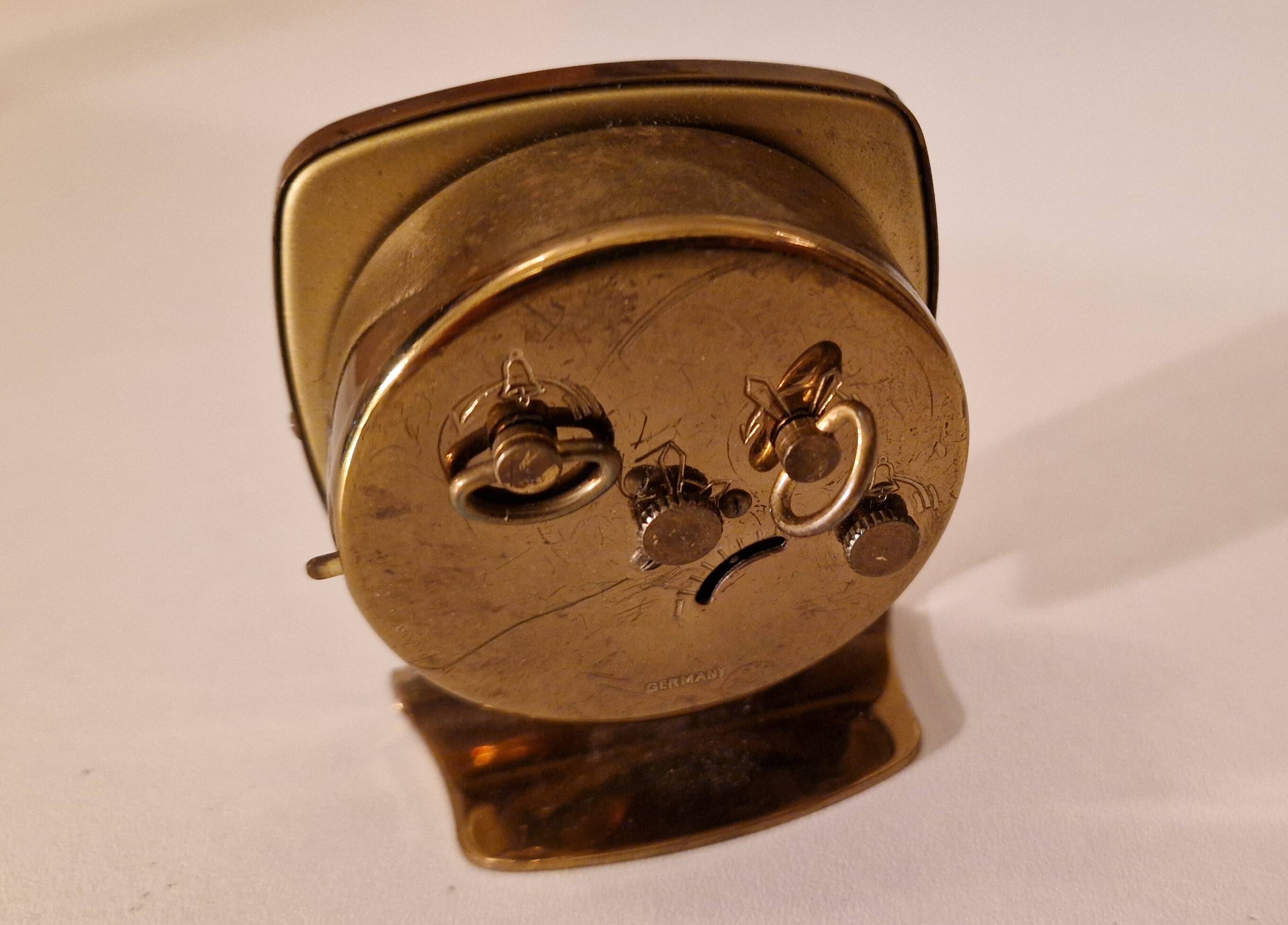 "Famous" alarm clock, automatic calendar model, vintage circa 1950, perfect condition