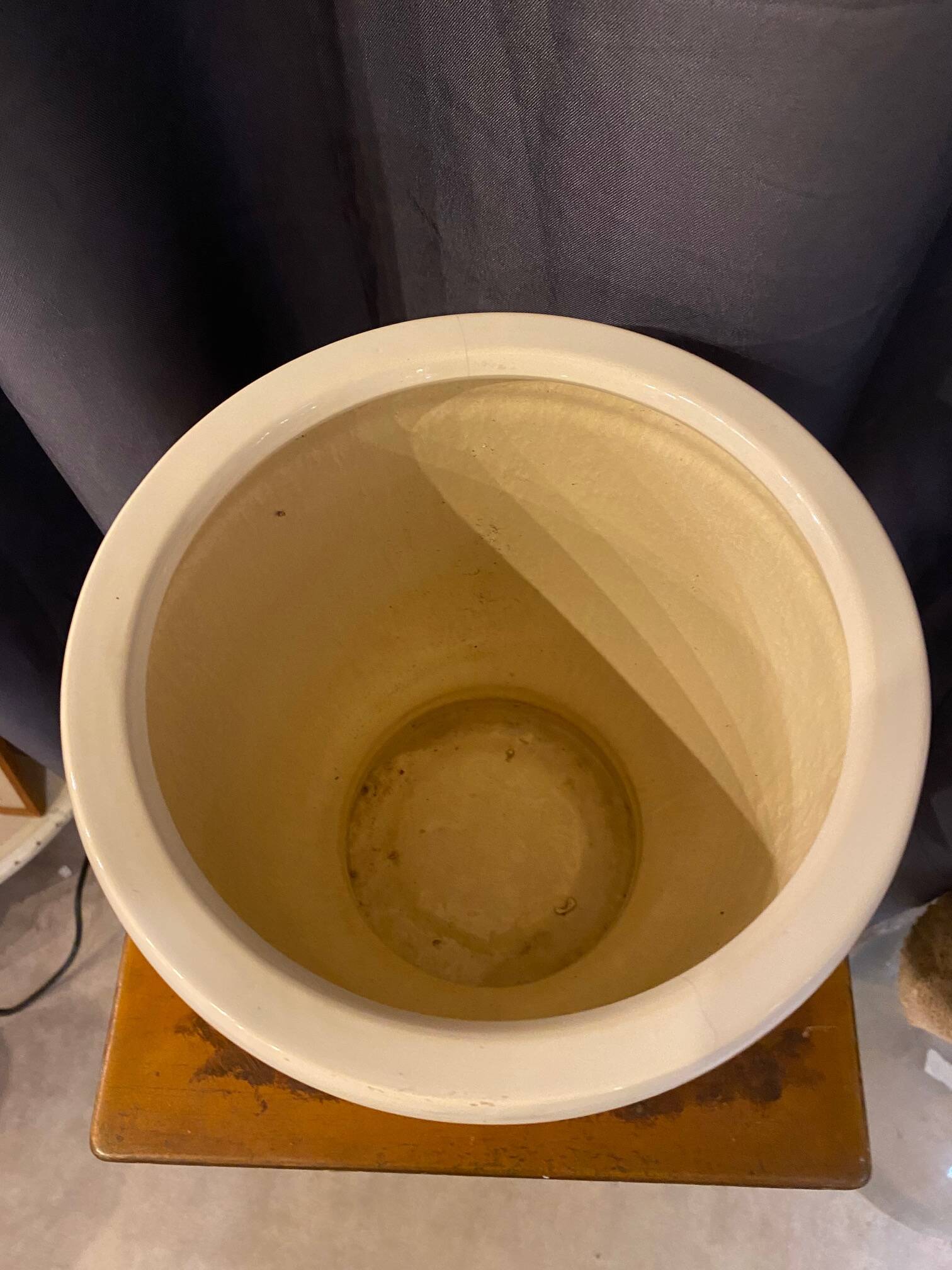 Cache pot en ceramique couleur gres clair forme ronde