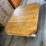 Extendable dining table