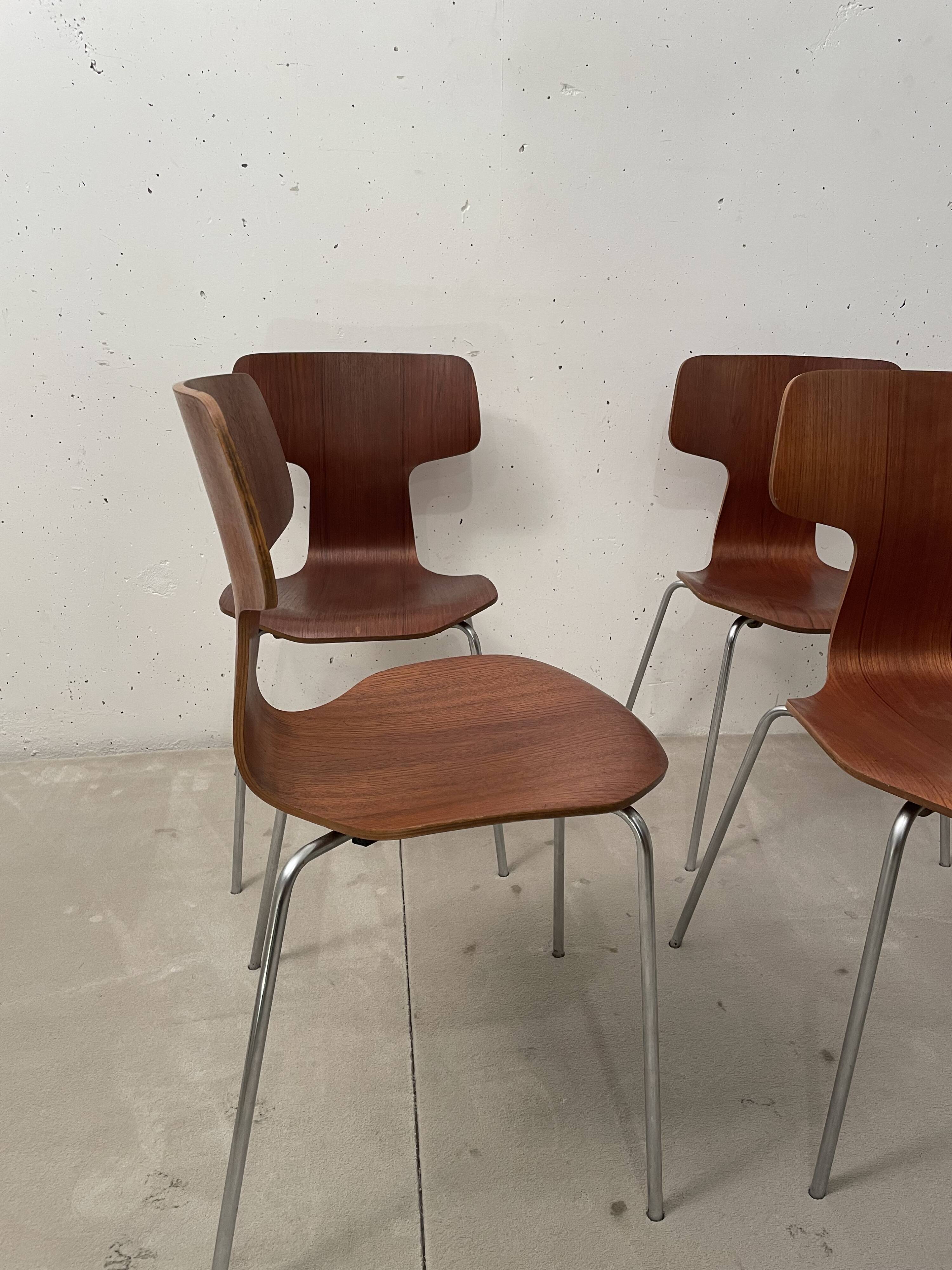Series of 4 chairs Hammer Model 3103 , Arne Jacobsen, Fritz Hansen 1971