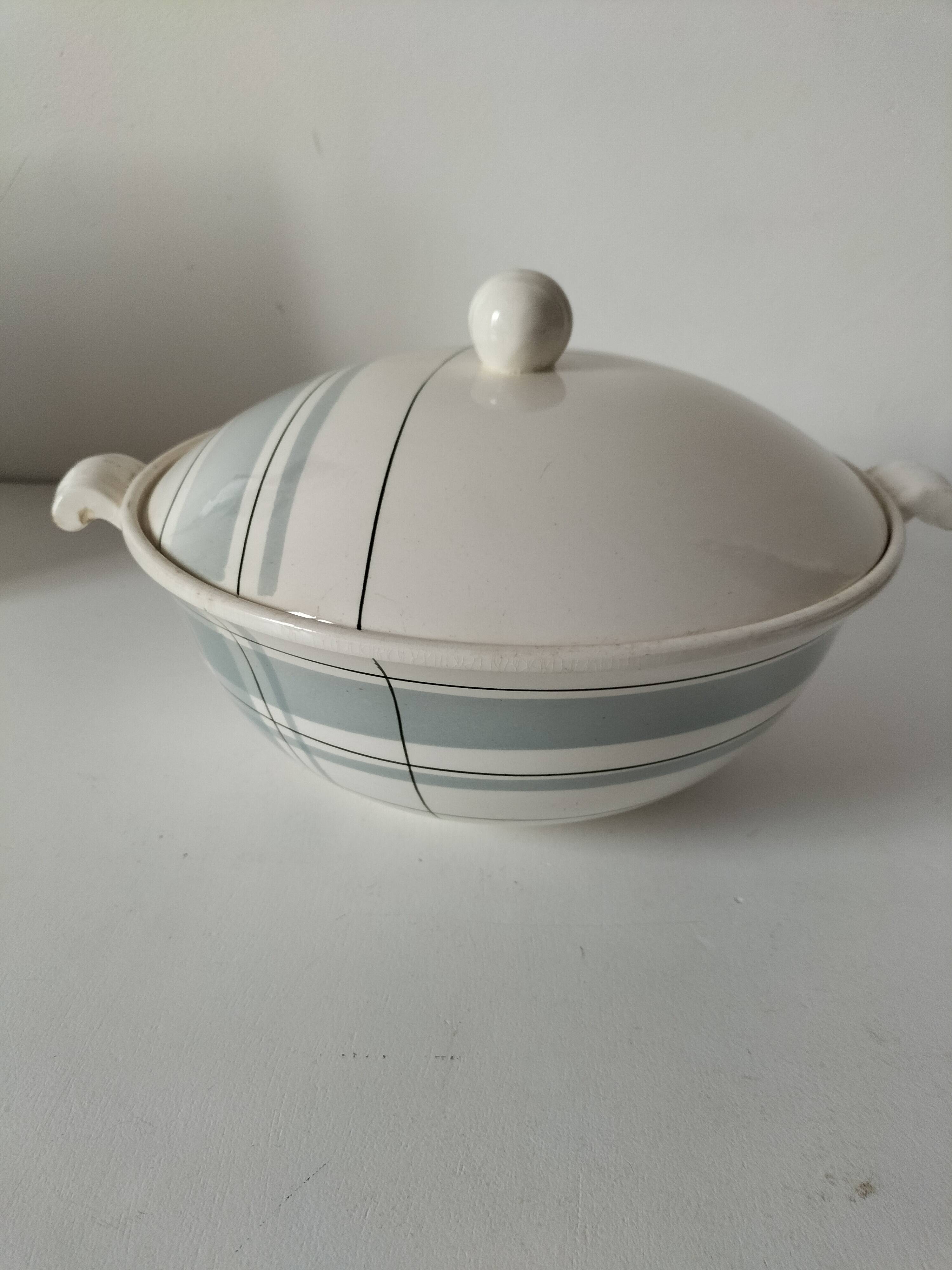 Salins soup tureen model Montréal graphic decor 60s