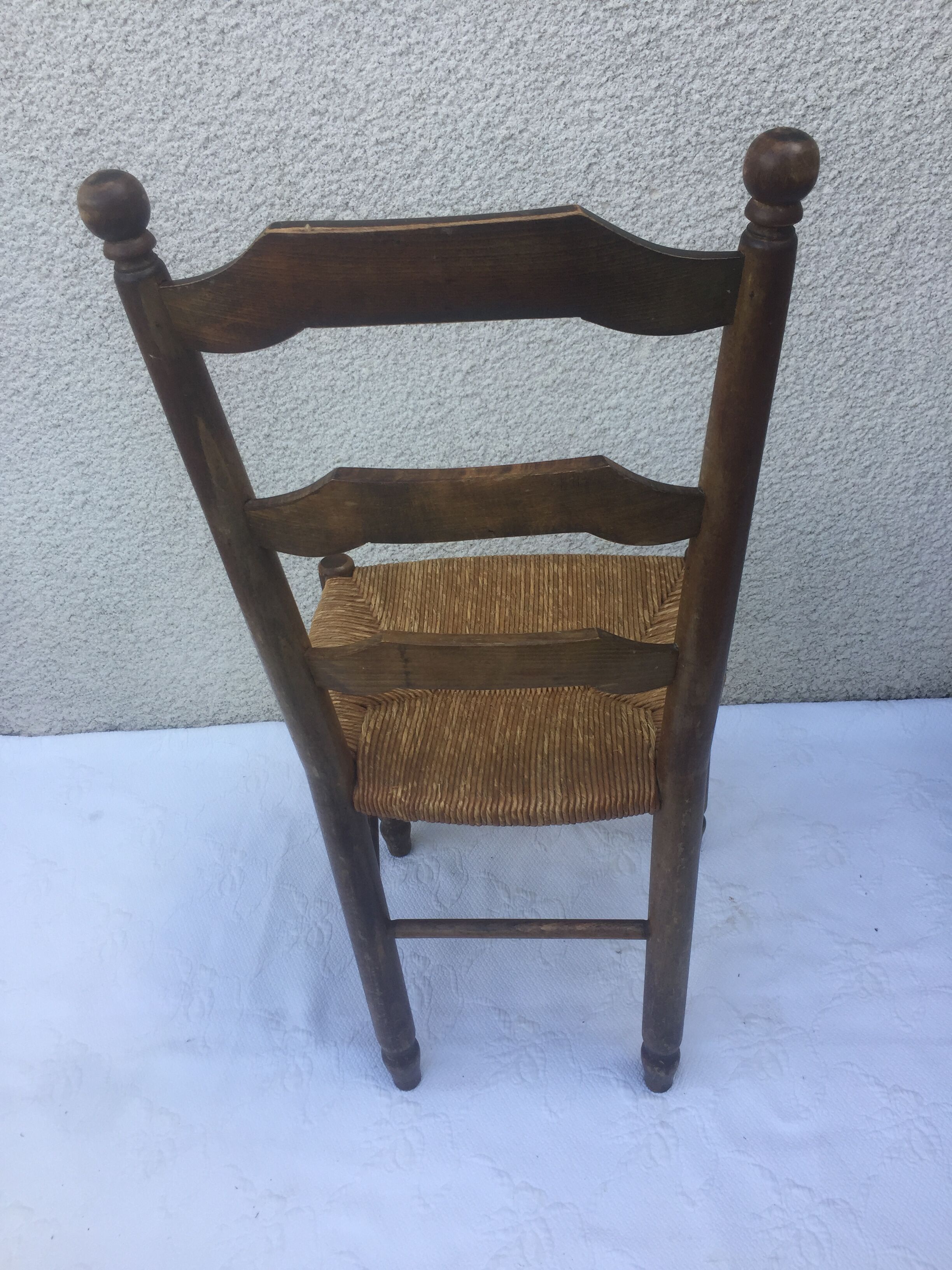 4 chairs mulched Provencal style