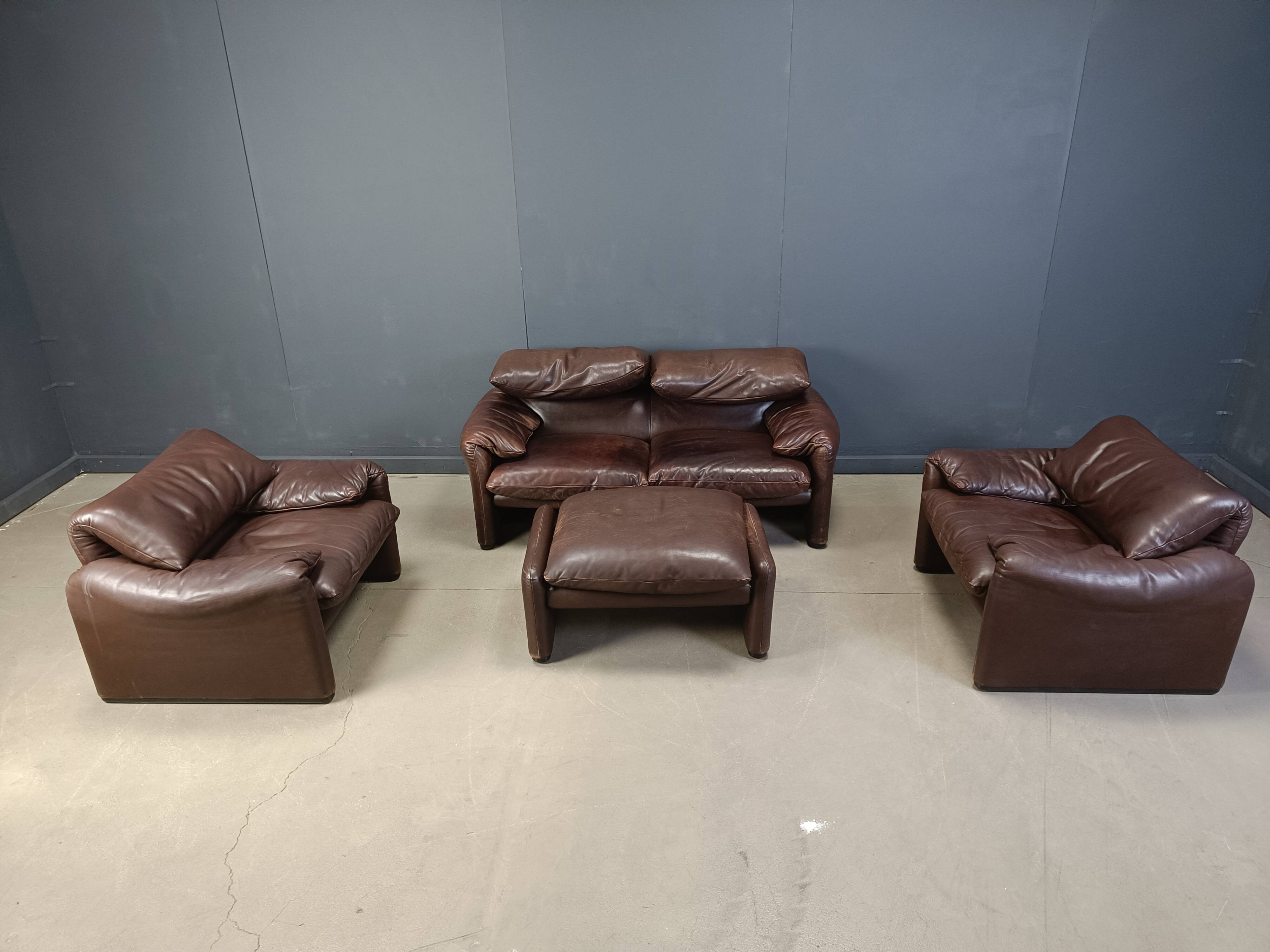 Ensemble de canapés Maralunga en cuir marron vintage, années 1970