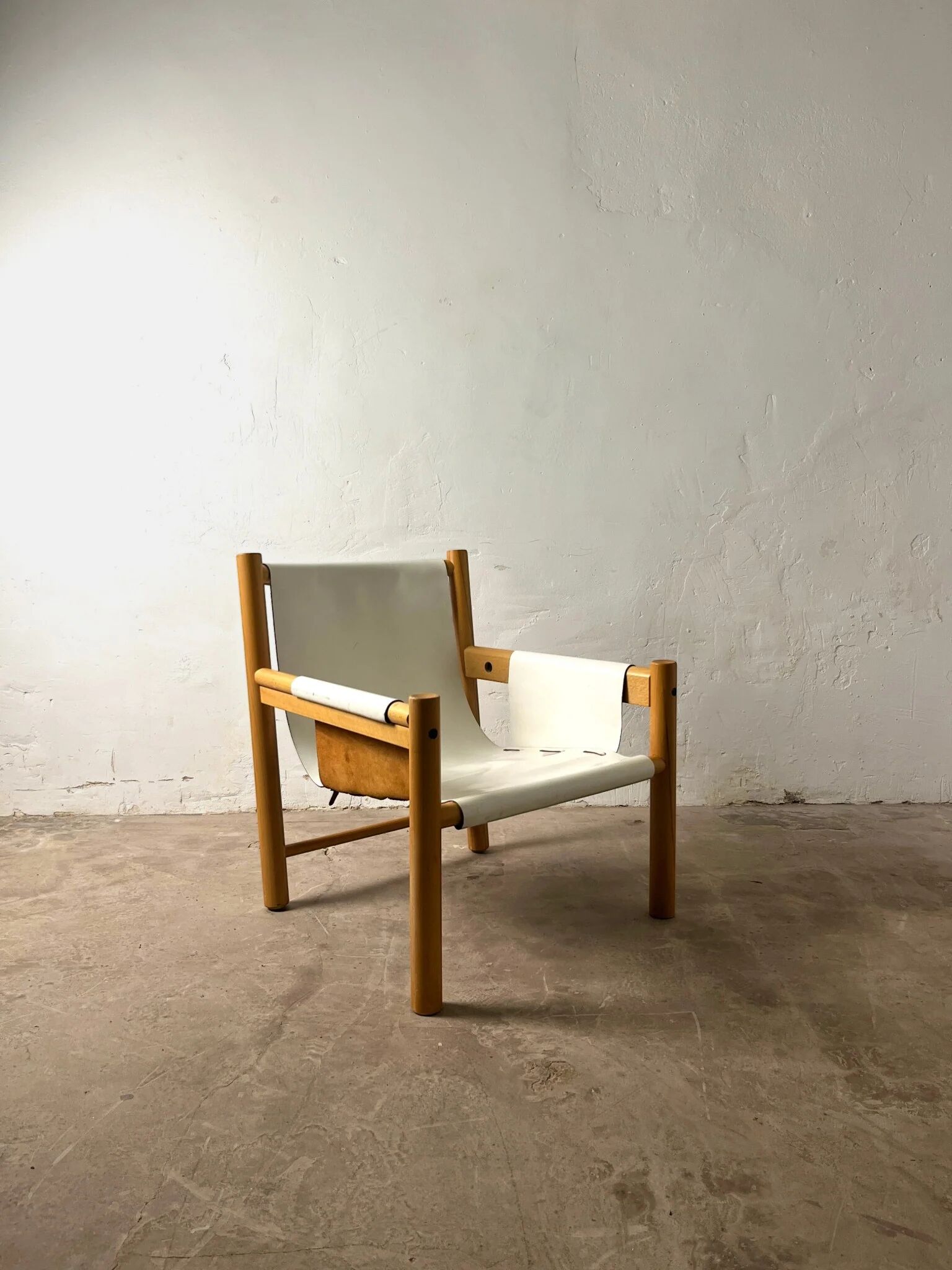 Safari armchair in white leather by Ibisco, Italian design, 1970s.