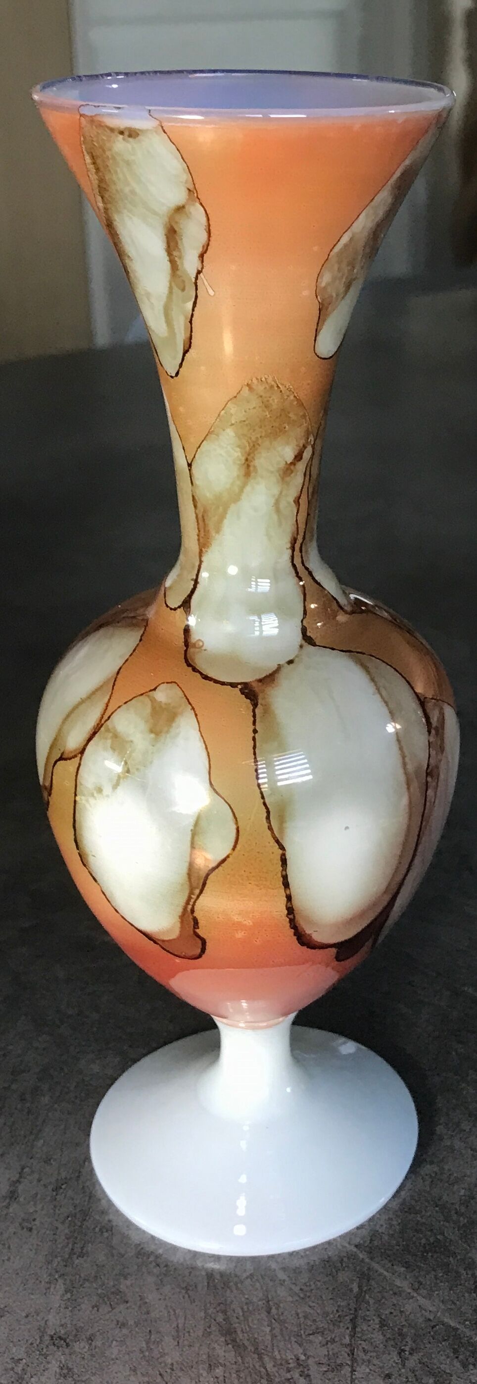 Vase soliflore in enamelled opaline decoration of pearly patterns 20 cm