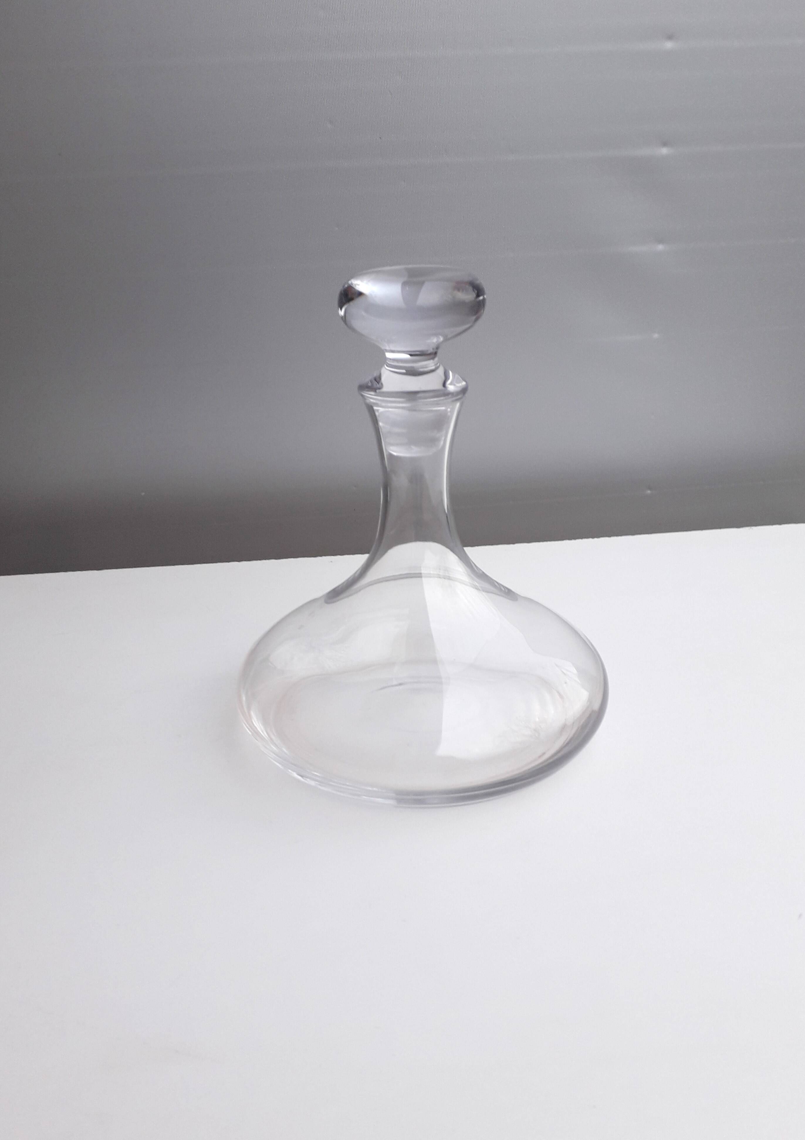 Glass decanter with stopper