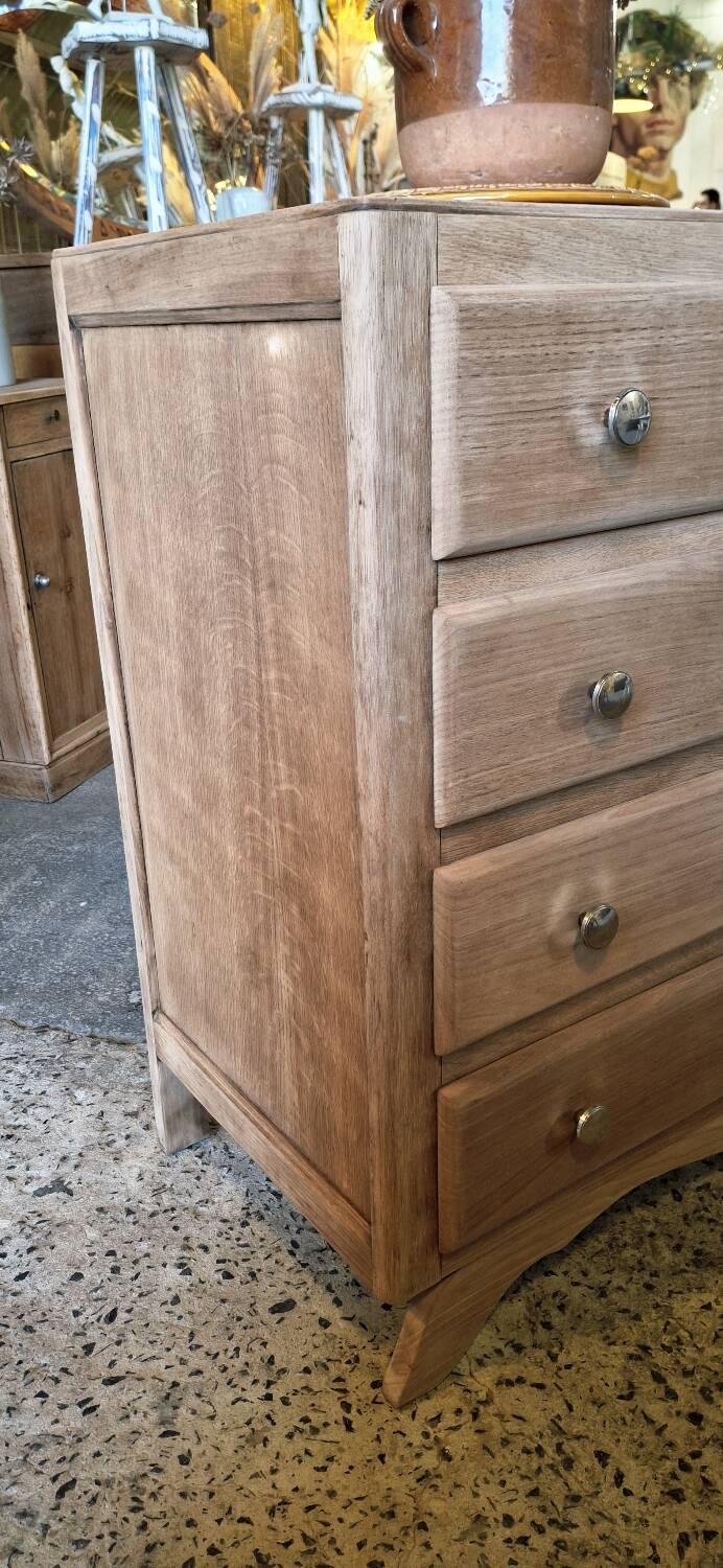 Oak chest of drawers