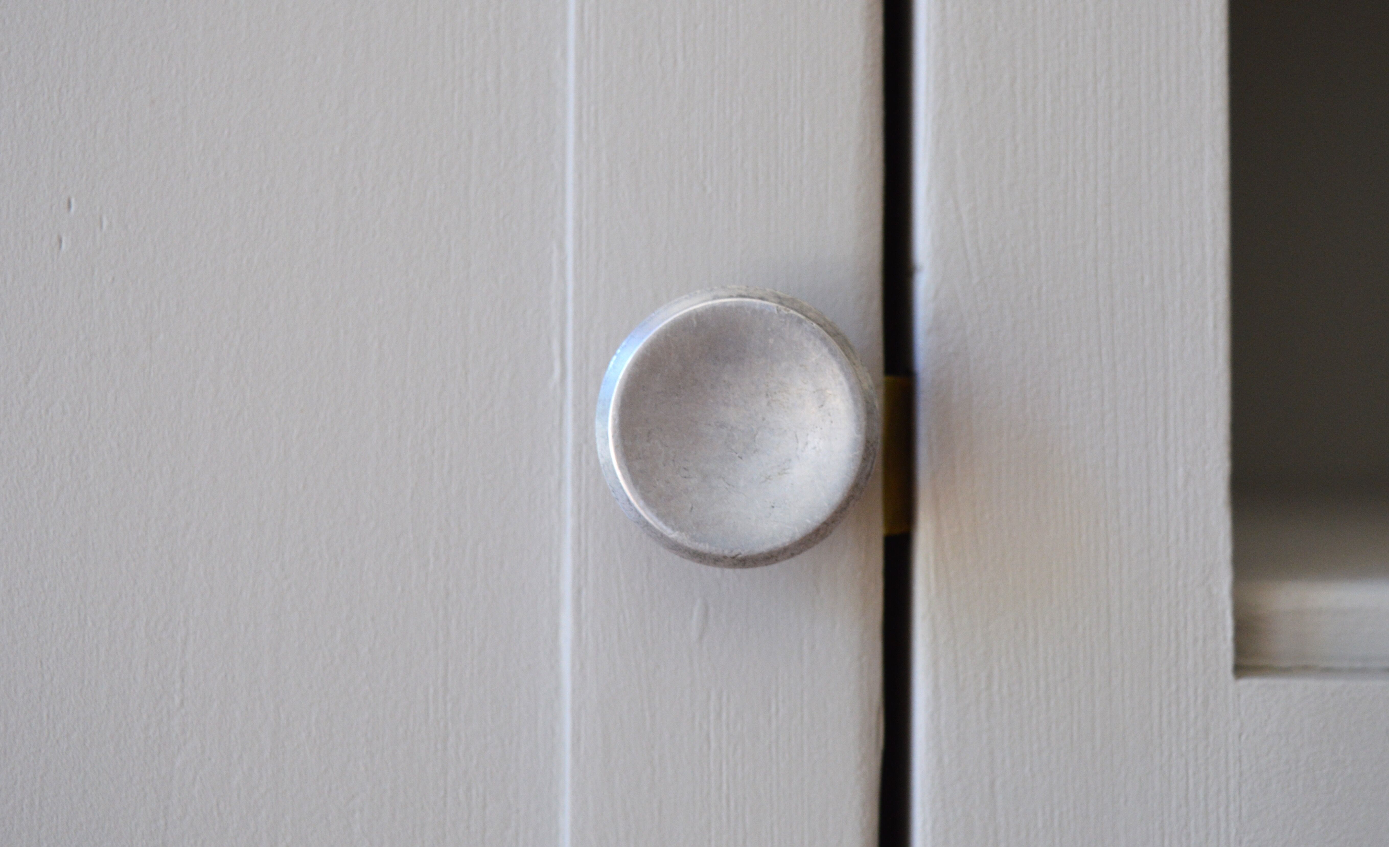 Asymmetrical cabinet