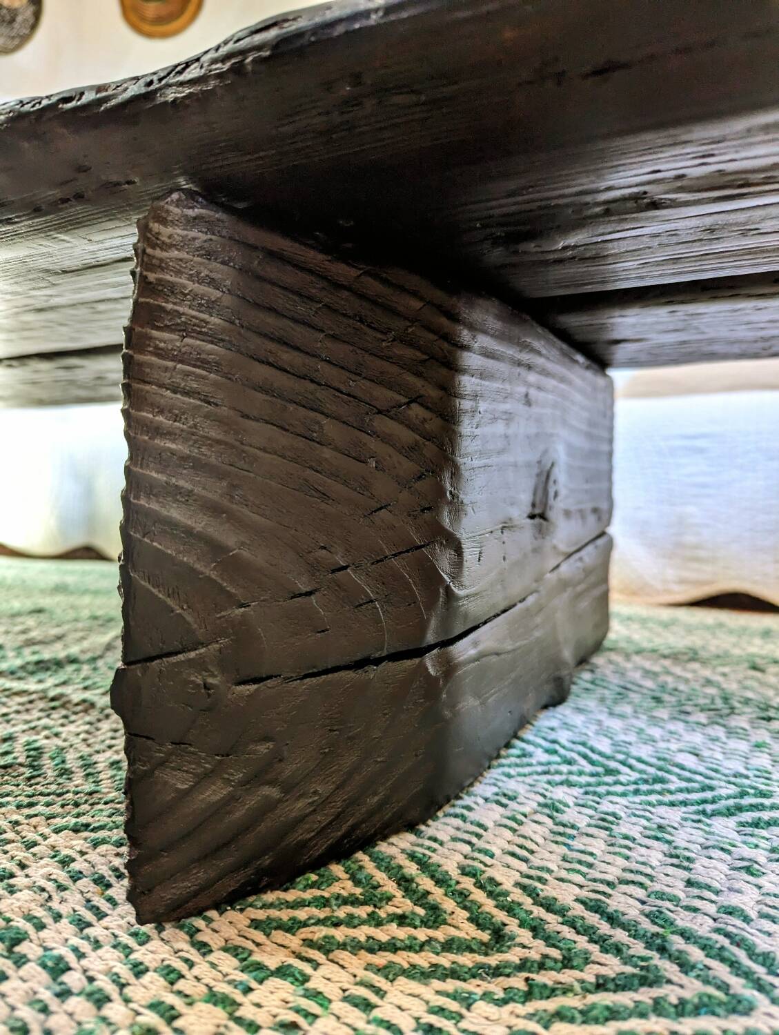 Table basse bois brûlé