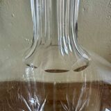 Carafe ancienne en verre moulé