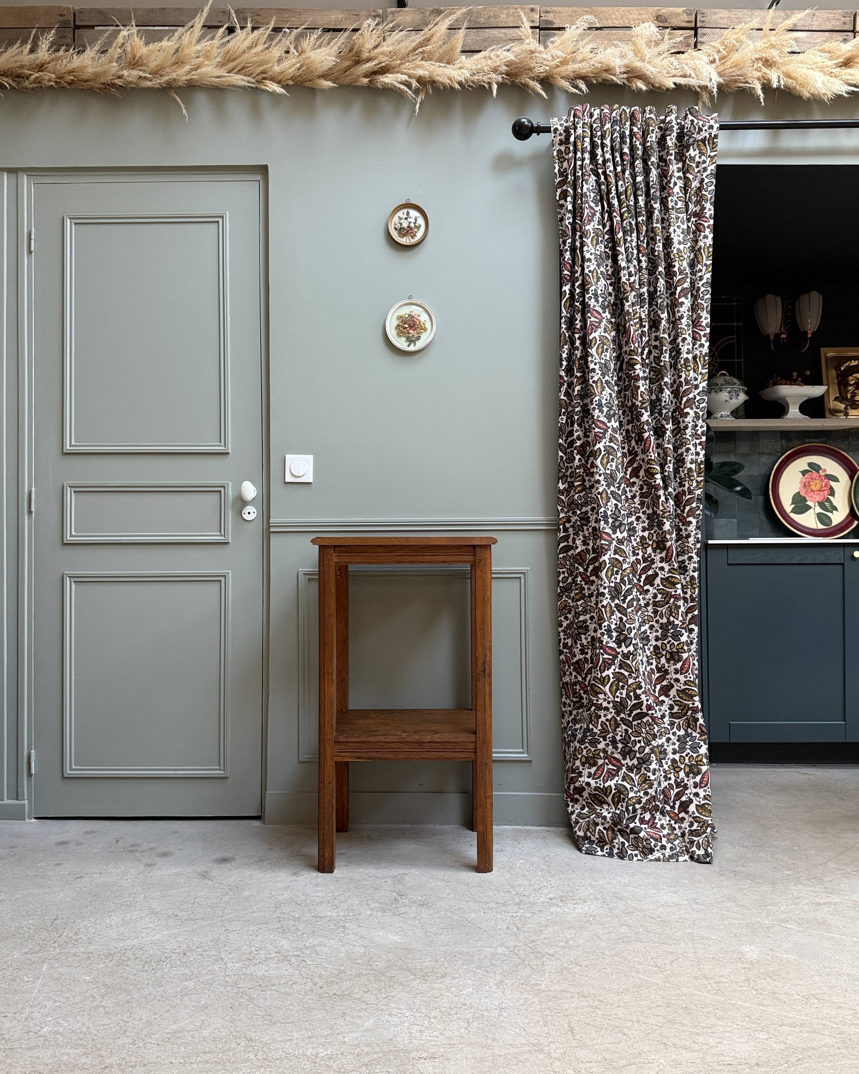 Small console from the 1940s.