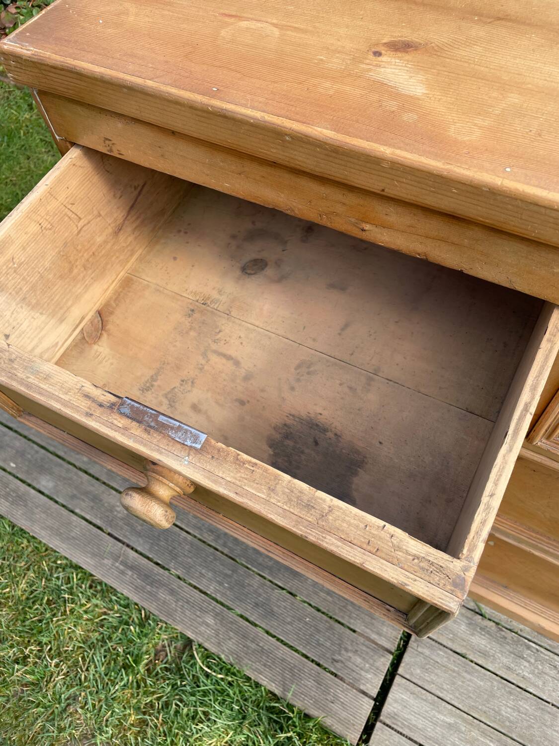 Commode ancienne en bois clair