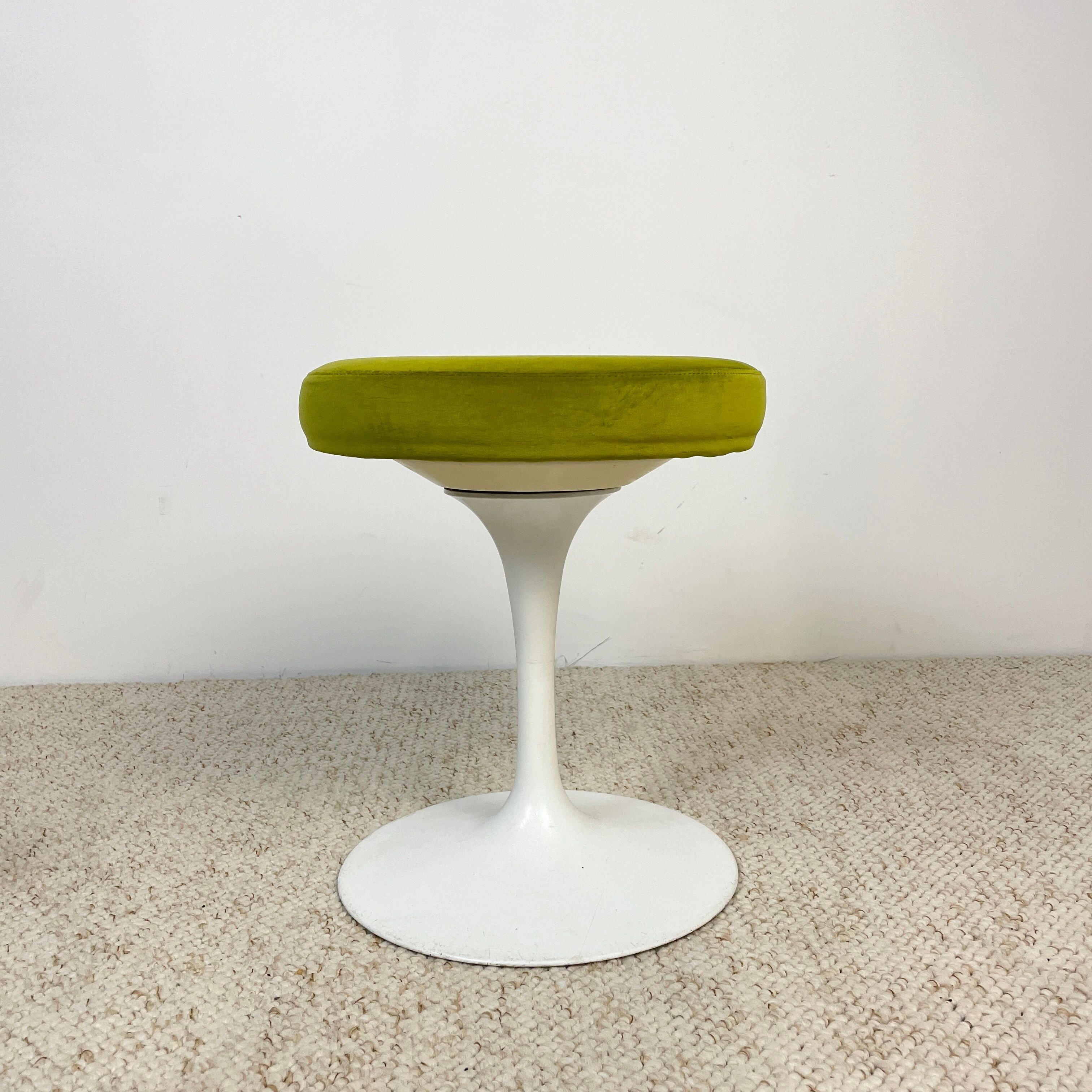 Tulip stools by Eero Saarinen, Knoll edition