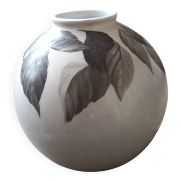 Vase vintage signé avec un décor végétal
