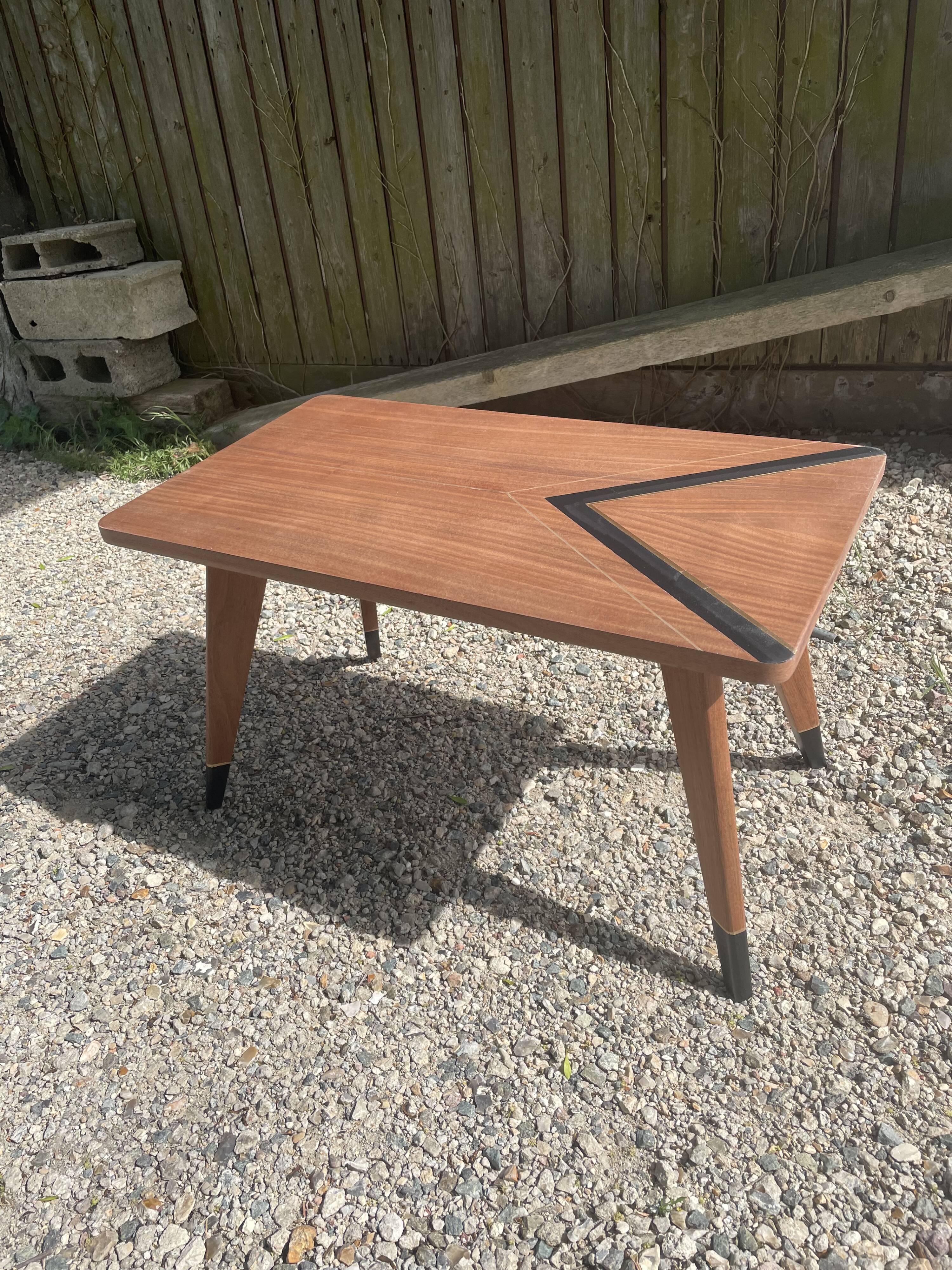 Coffee table compass foot