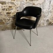 Conference chair in black design with metal legs – contemporary lines