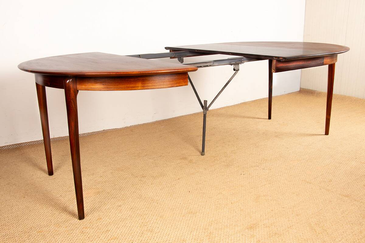 Danish extendable dining table in rosewood by Kai Lyngfeldt Larsen.