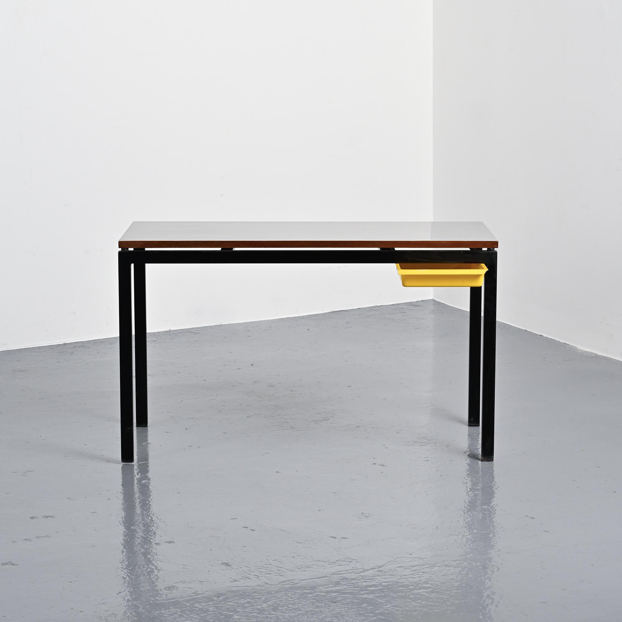 Bureau Cansado par Charlotte Perriand, circa 1962.