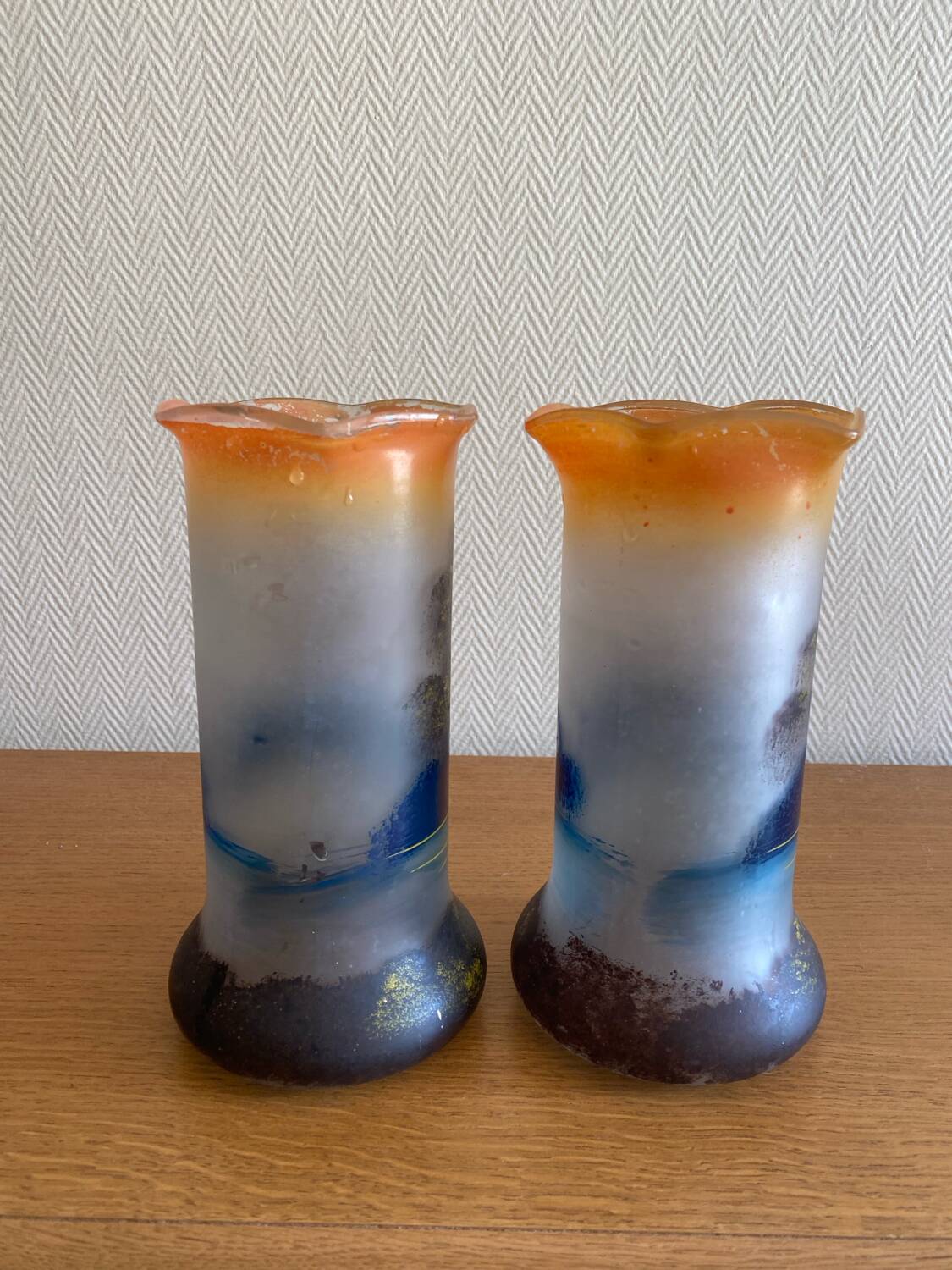 Paire de vases art nouveau en verre peint