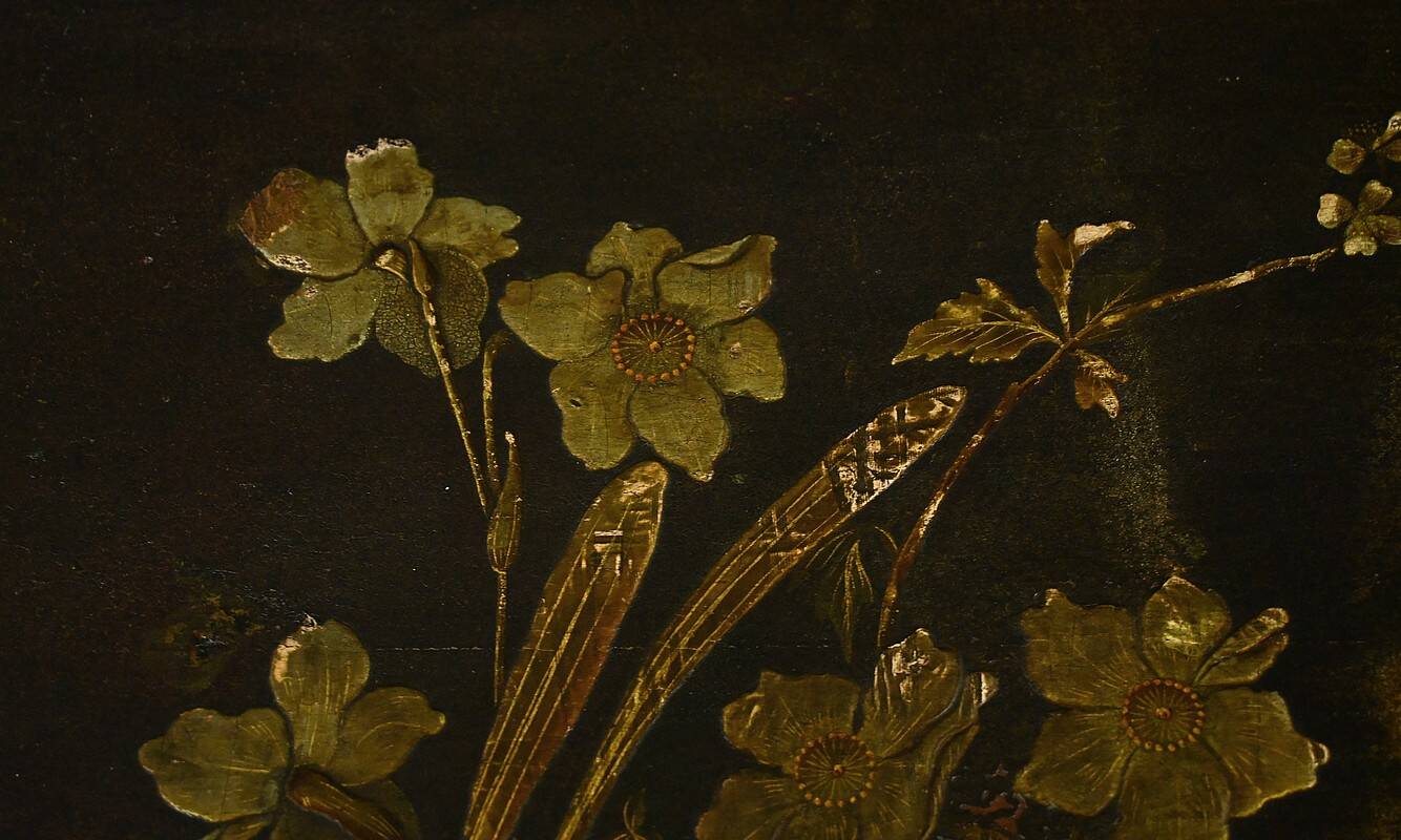 Lacquered Wood Tea Table with Asian Decor – Late 19th Century