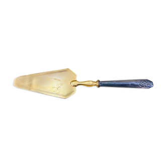 Minerva and vermeil pie shovel