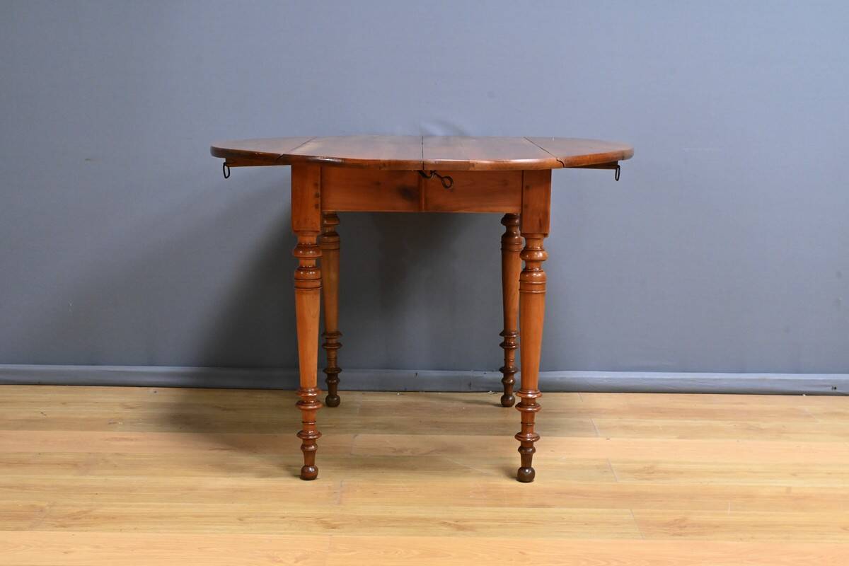 Table for 4 to 10 people with cherry wood extensions, Louis Philippe style – Late 11th century
