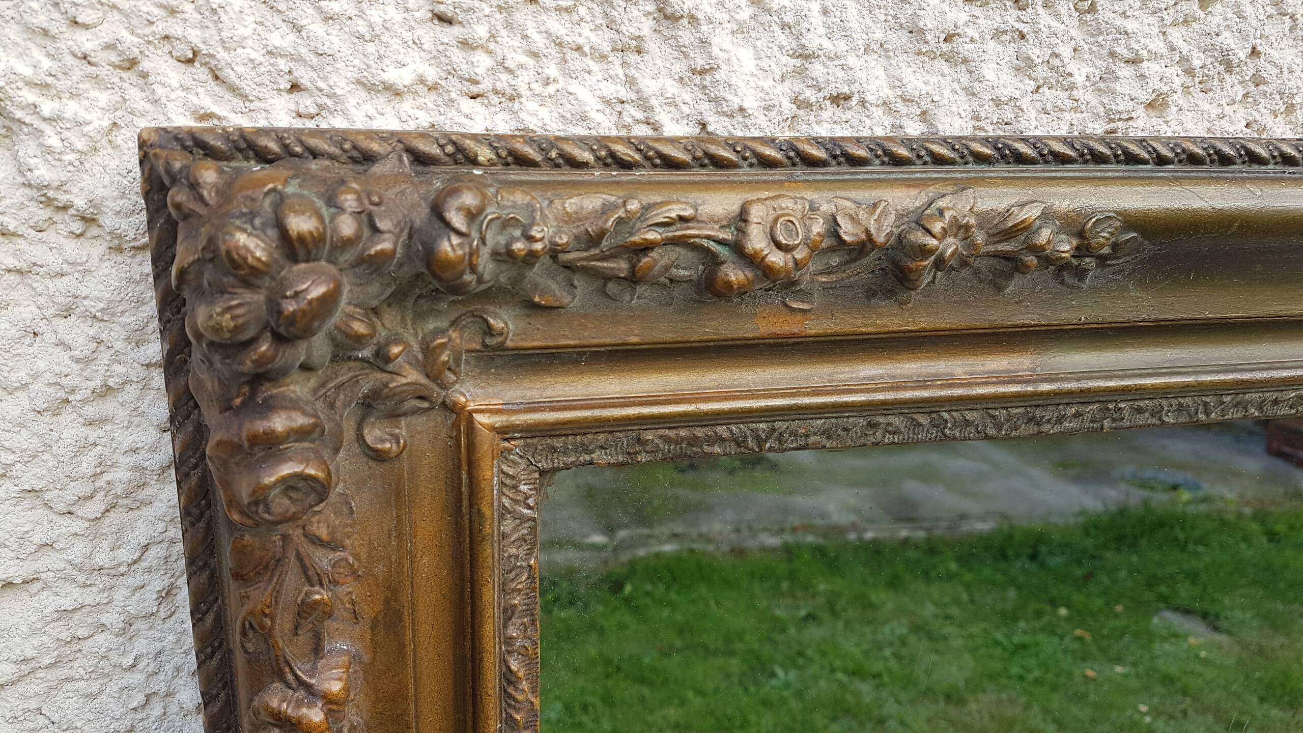 Wood mirror and gilded stucco, 19th, 124x73 cm