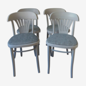 Set of 4 vintage bistro chairs from the 1970s. Curved beech chairs with pearl gray patina.