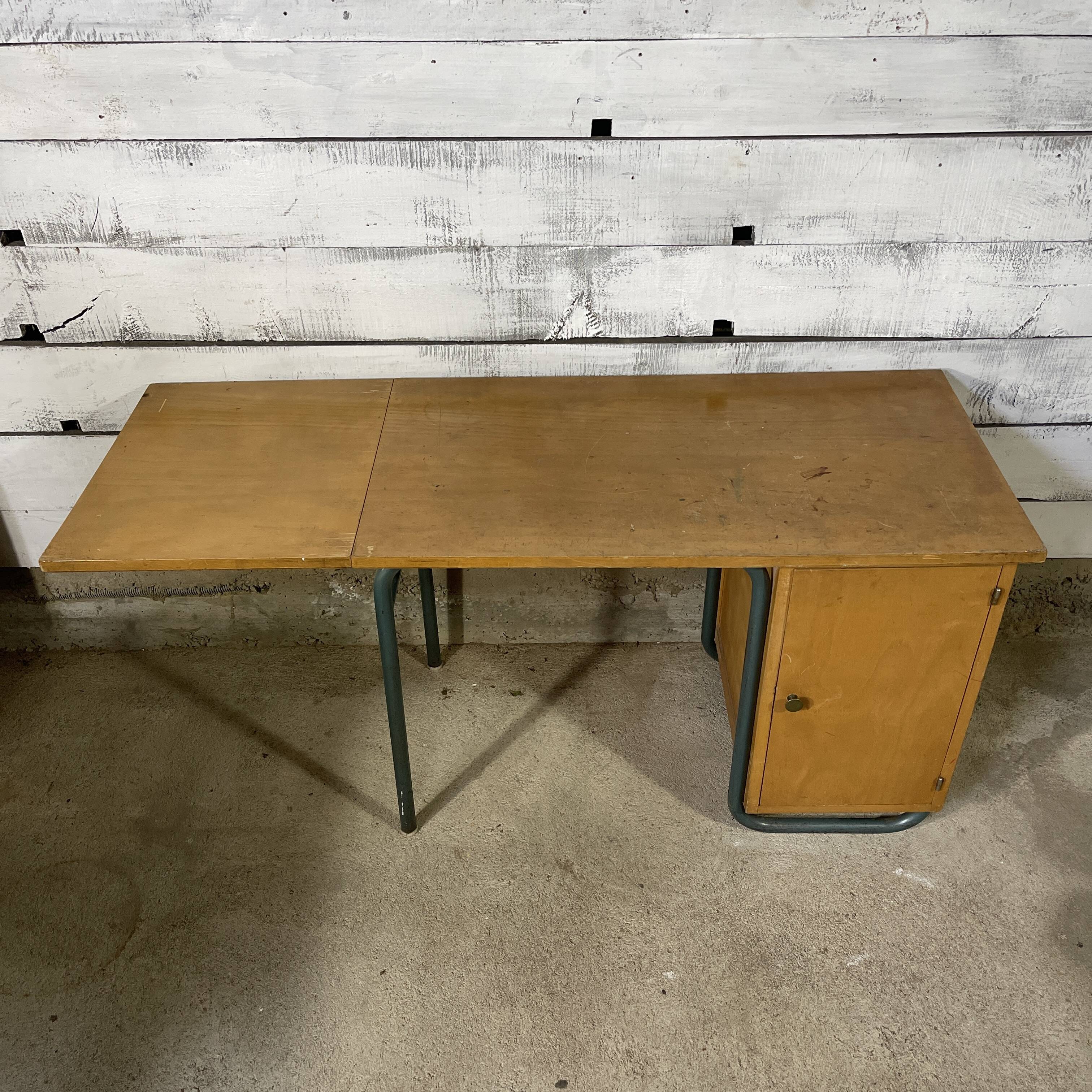 Children's desk with extension